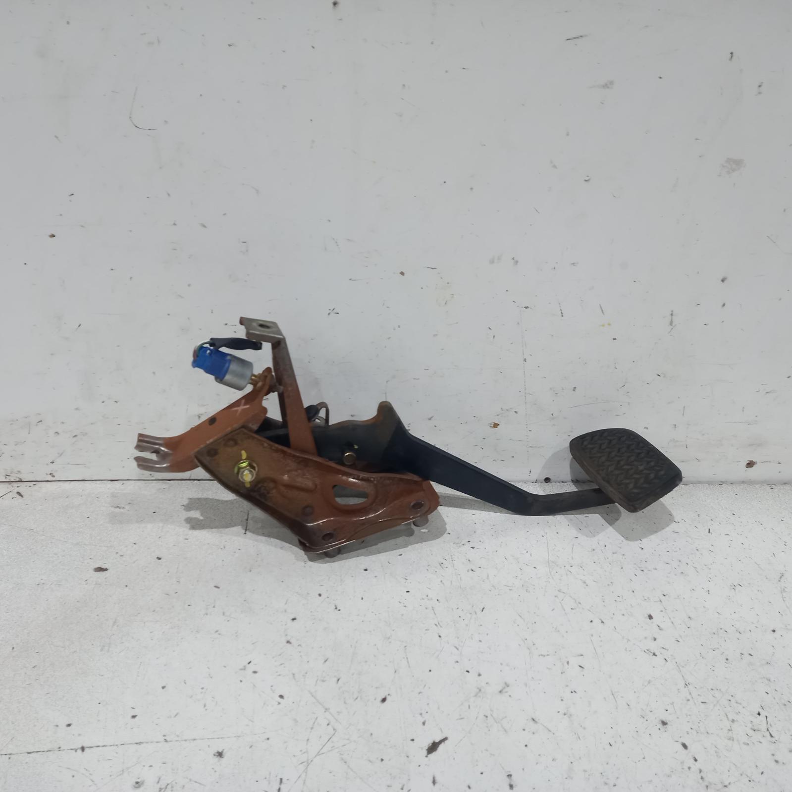View Auto part Pedal Assembly Toyota Camry 2004