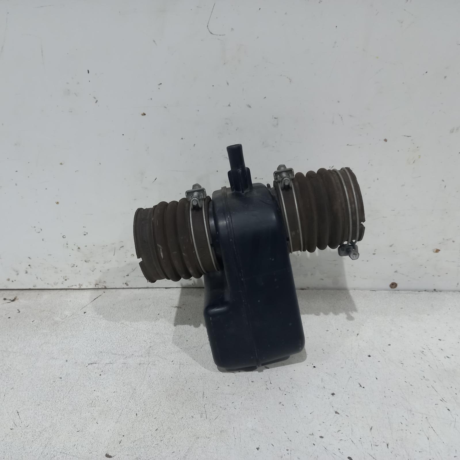 View Auto part Air Cleaner Duct/Hos Toyota Camry 2004