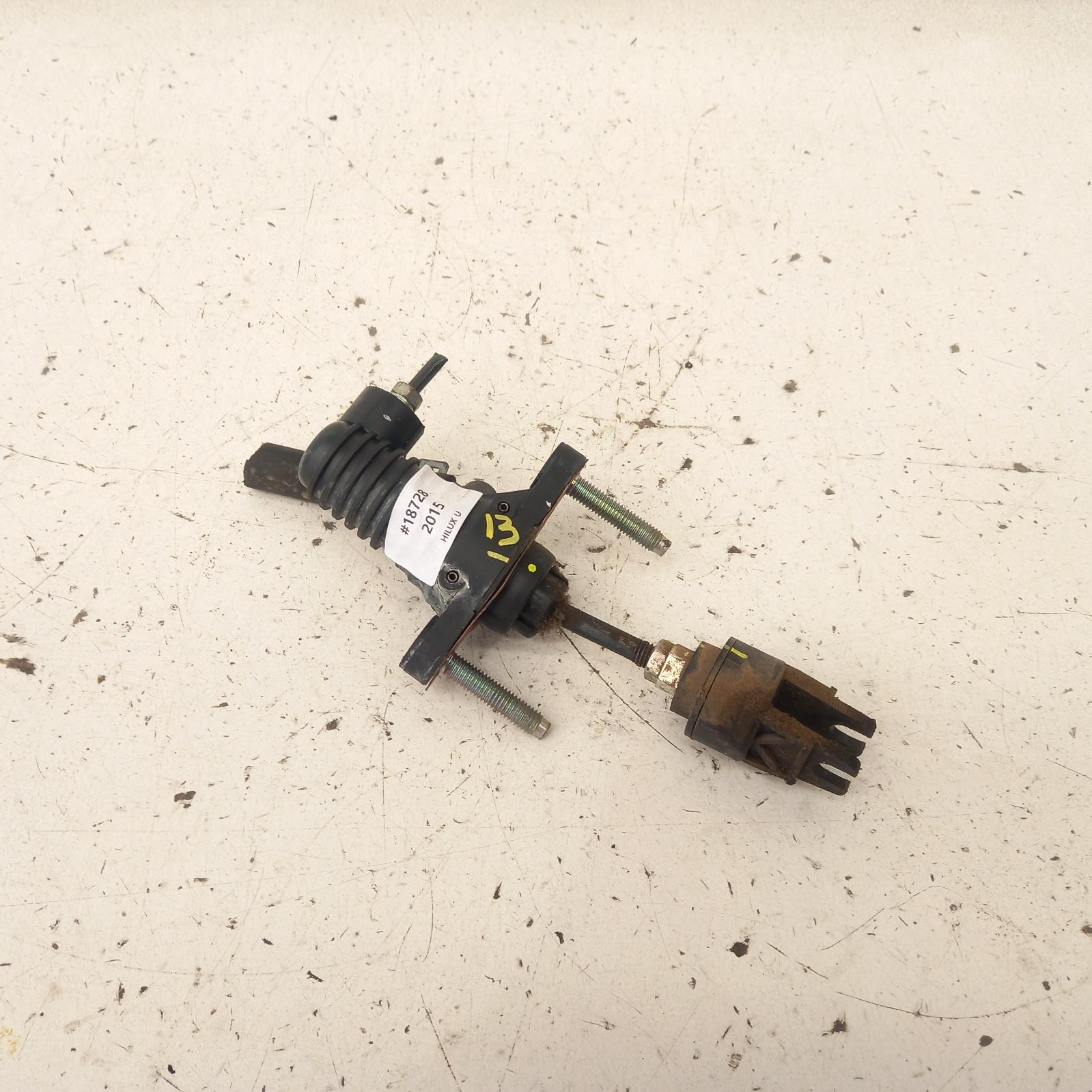 View Auto part Clutch Master Cylind Toyota Hilux 2015