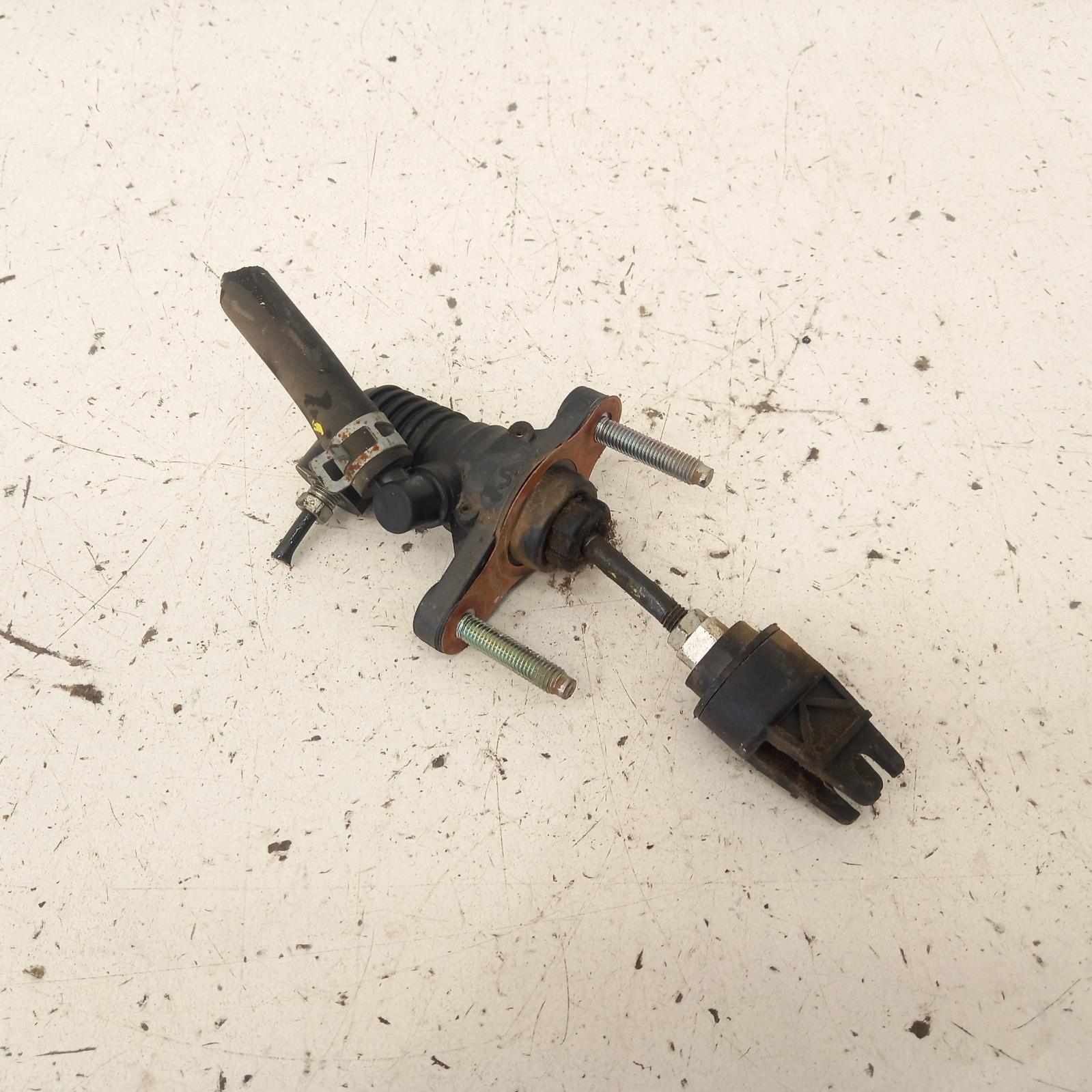 View Auto part Clutch Master Cylind Toyota Hilux 2015