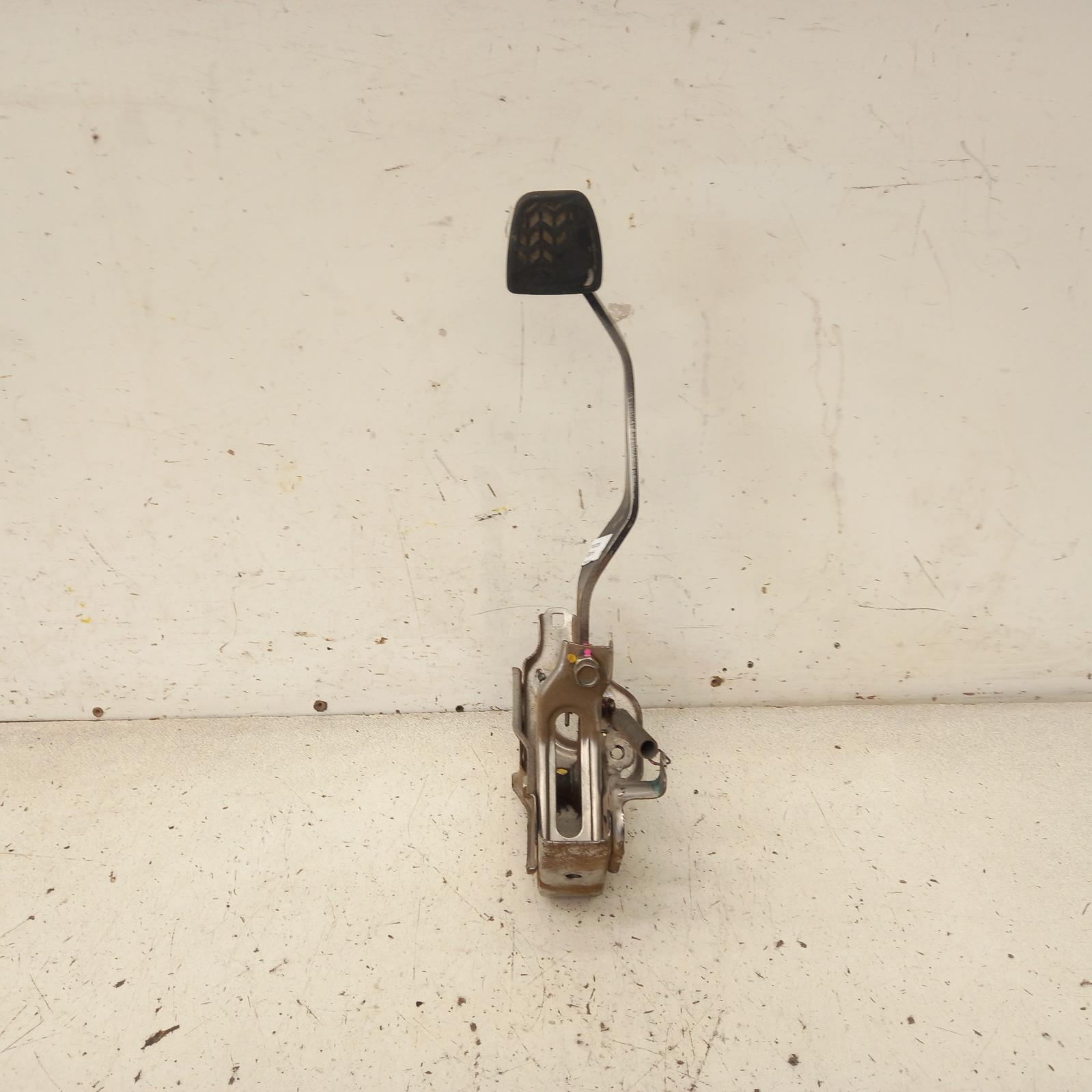 View Auto part Pedal Assembly Toyota Hilux 2015