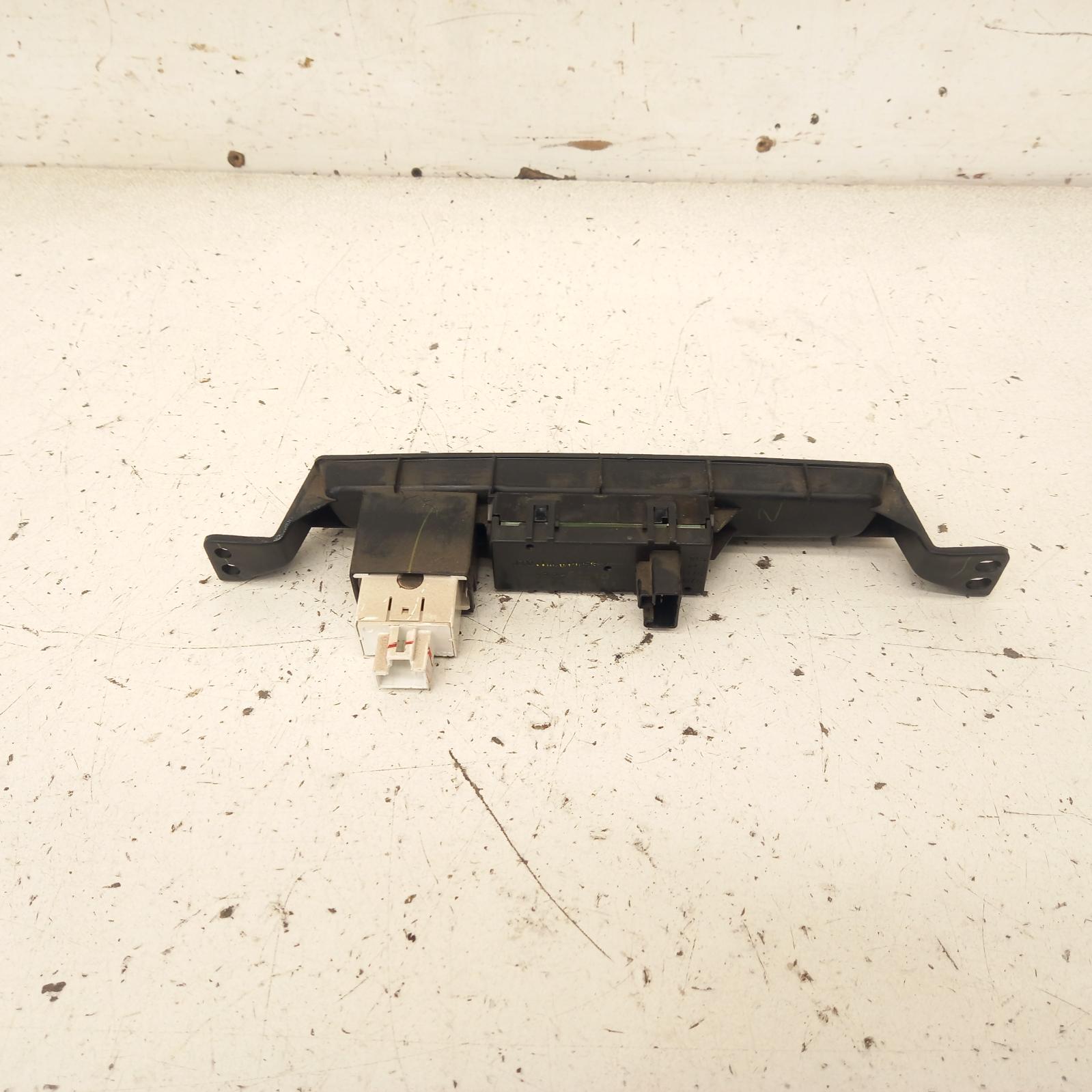 View Auto part Clock Toyota Hilux 2015