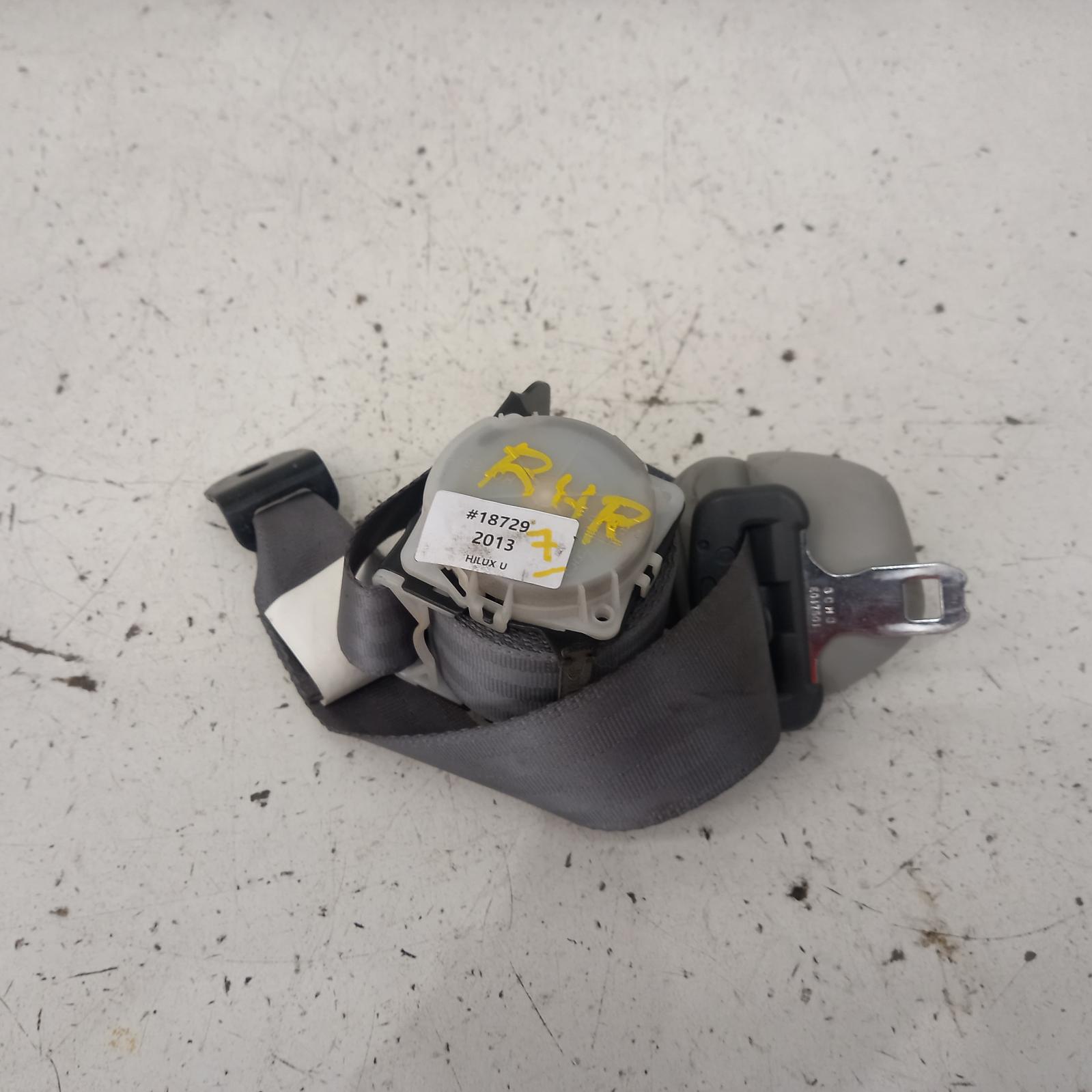 View Auto part Seatbelt/Stalk Toyota Hilux 2013
