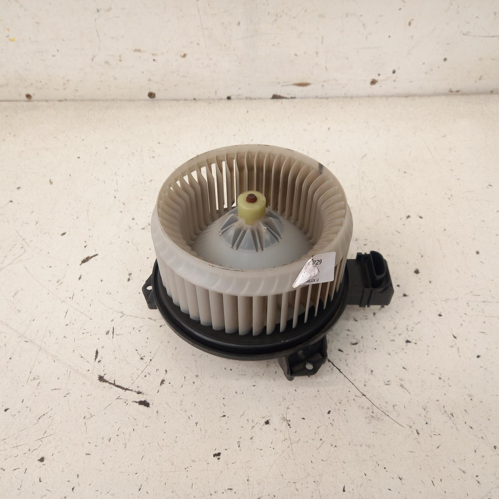 View Auto part Heater Fan Motor Toyota Hilux 2013