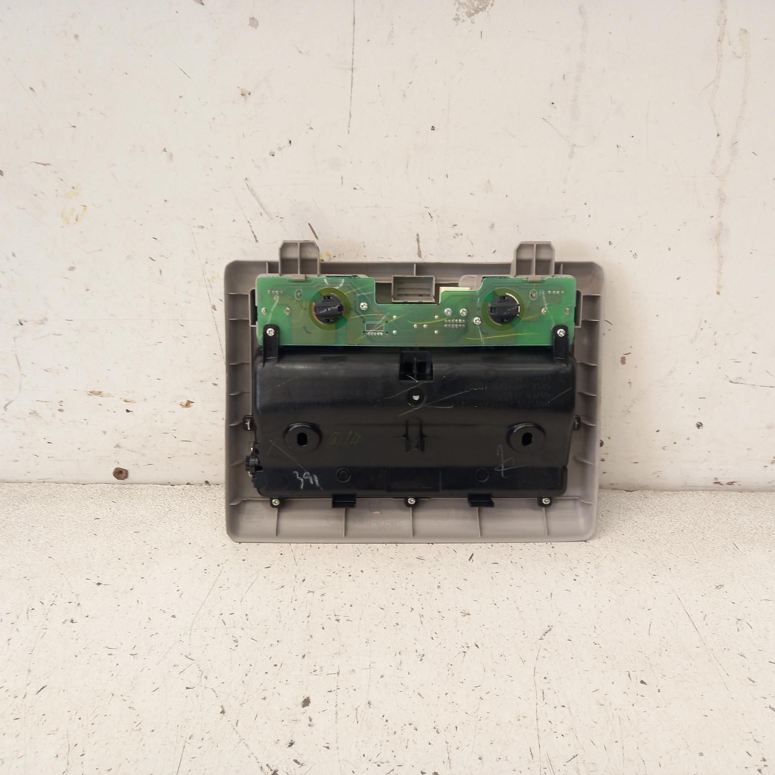 View Auto part Courtesy Light Toyota Hilux 2013