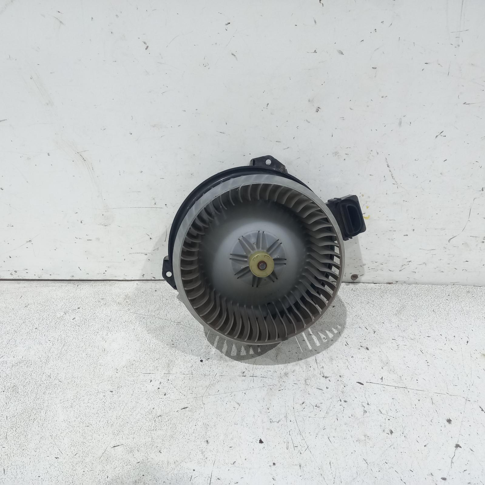 View Auto part Heater Fan Motor Toyota Hilux 2012