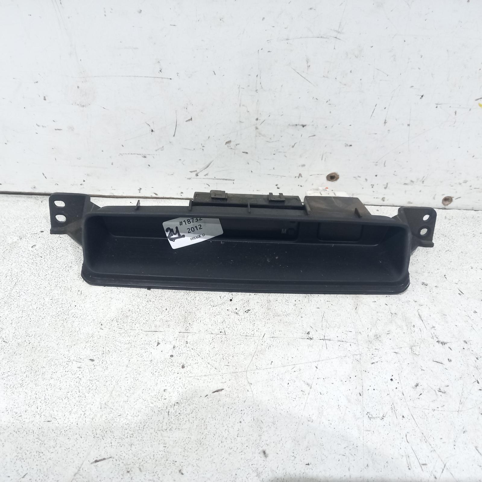 View Auto part Clock Toyota Hilux 2012