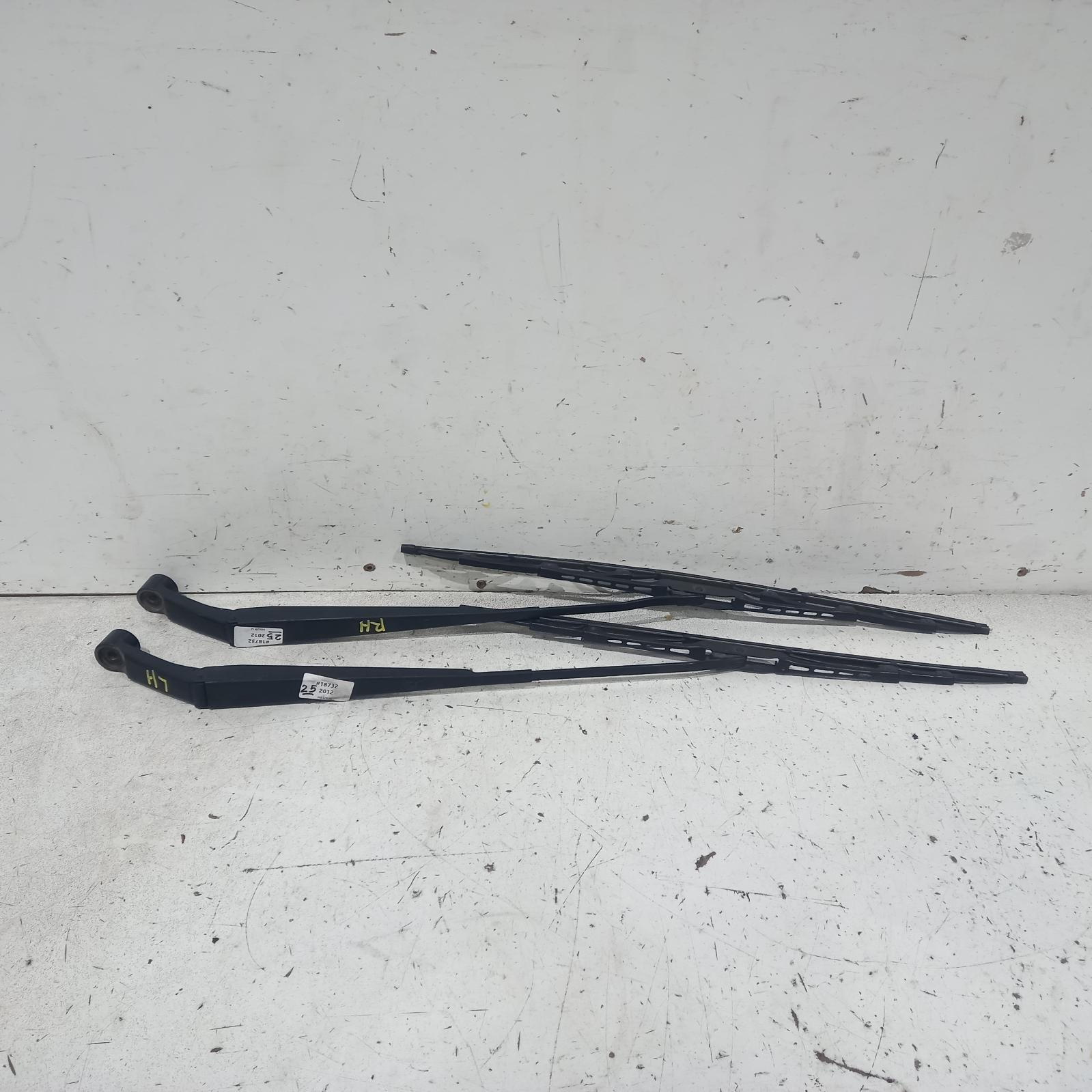 View Auto part Wiper Arm Toyota Hilux 2012