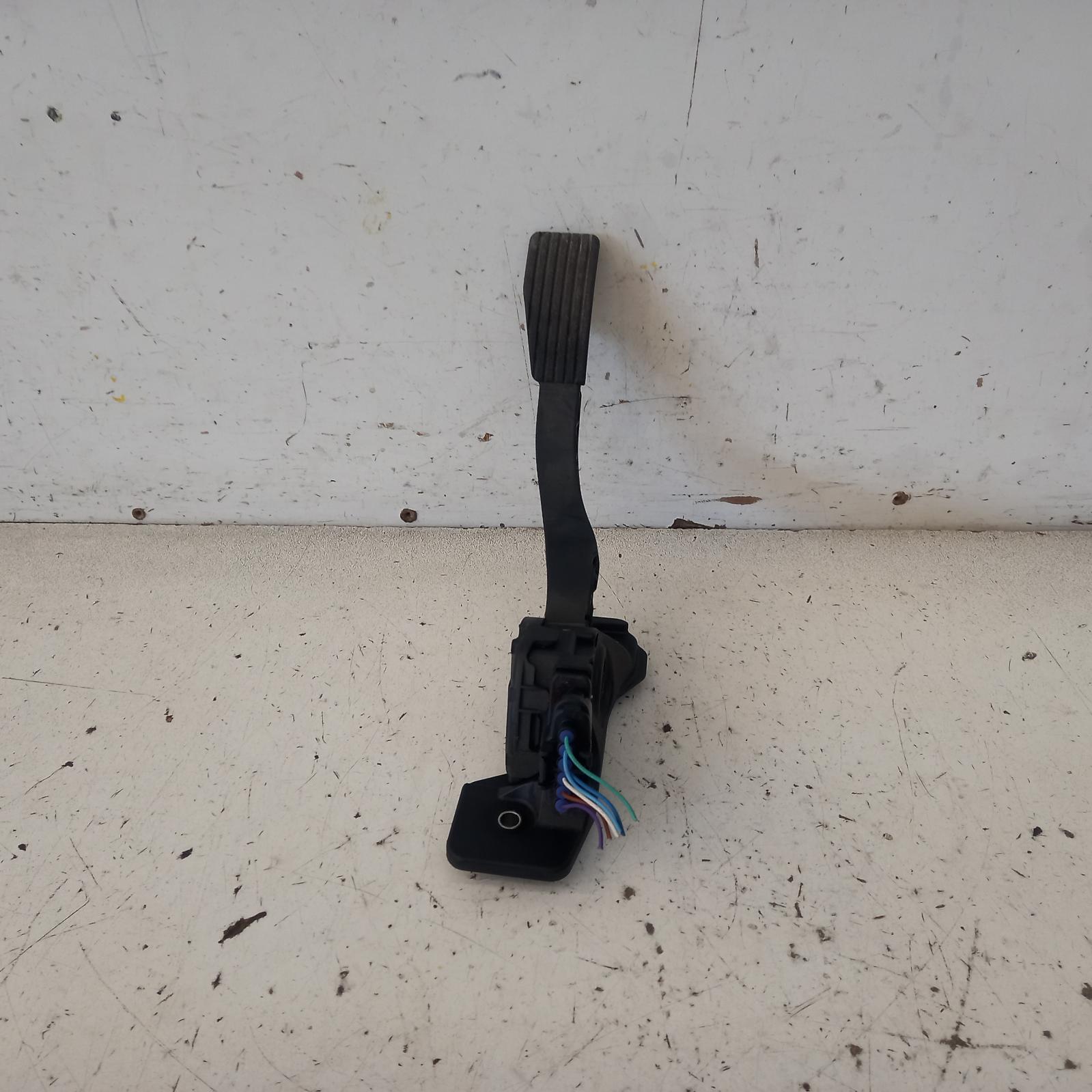 View Auto part Pedal Assembly Mitsubishi Mirage 2013