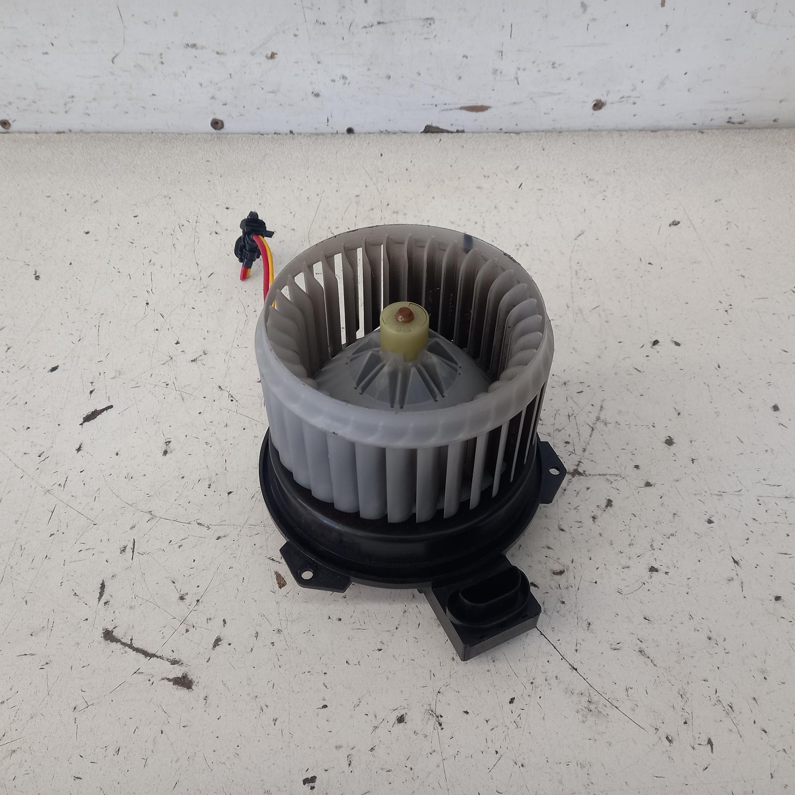 View Auto part Heater Fan Motor Mitsubishi Mirage 2013