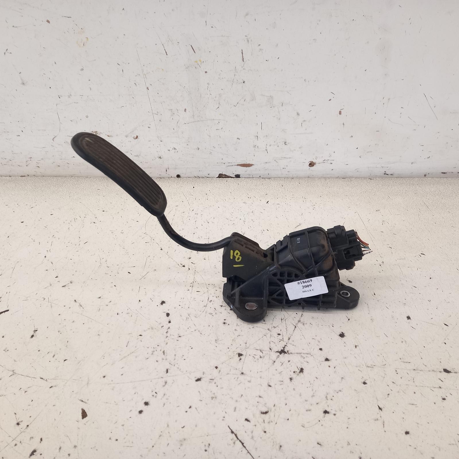 View Auto part Pedal Assembly Toyota Hilux 2009