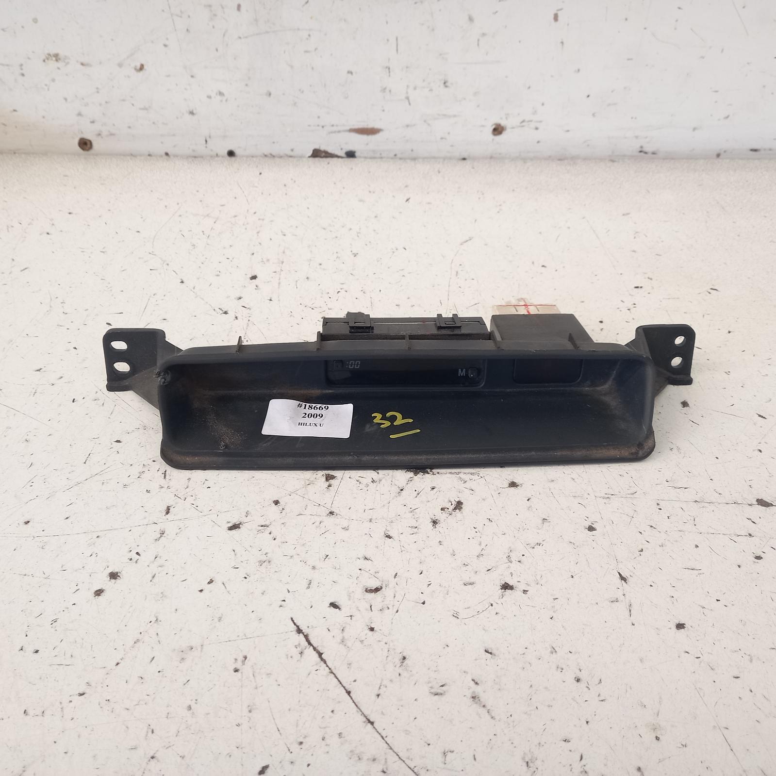 View Auto part Clock Toyota Hilux 2009