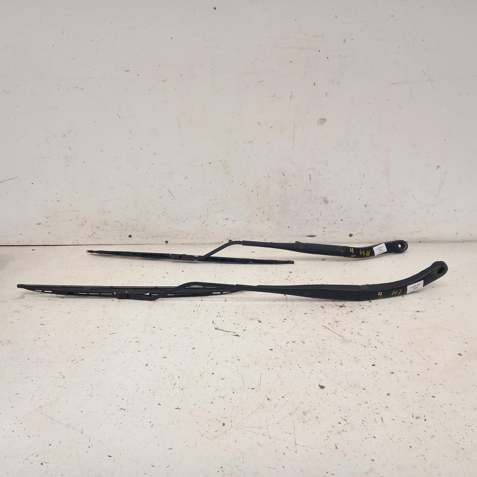 Wiper Arm Commodore Holden 2004