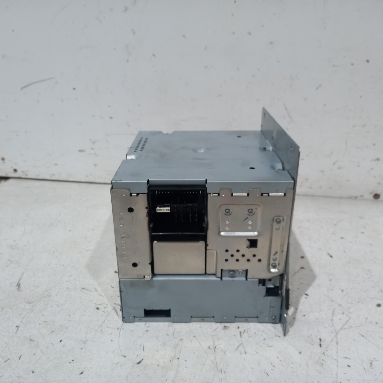 View Auto part Radio/Cd/Dvd/Sat/Tv Holden Commodore 2010