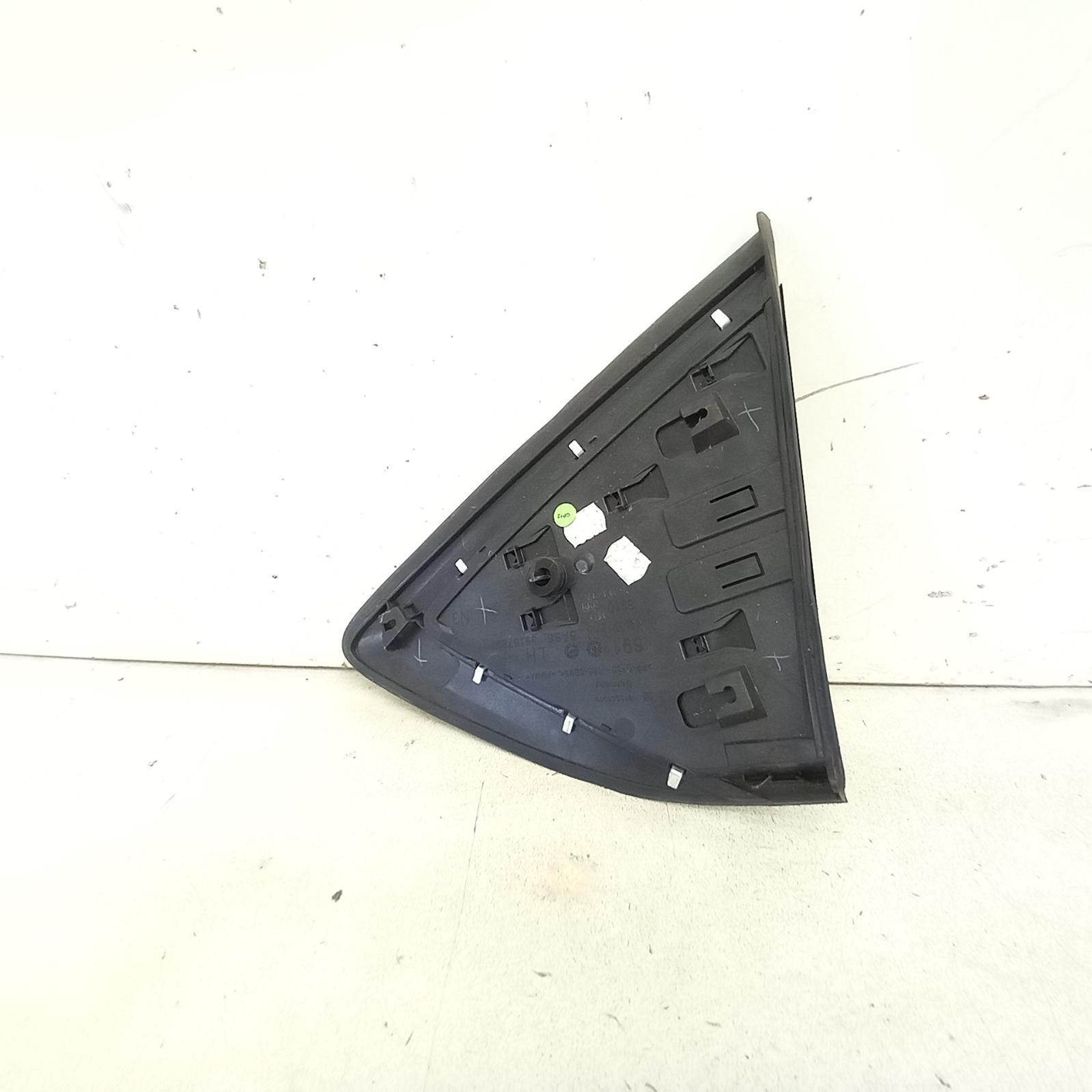 View Auto part Left Rear Side Glass Holden Commodore 2017
