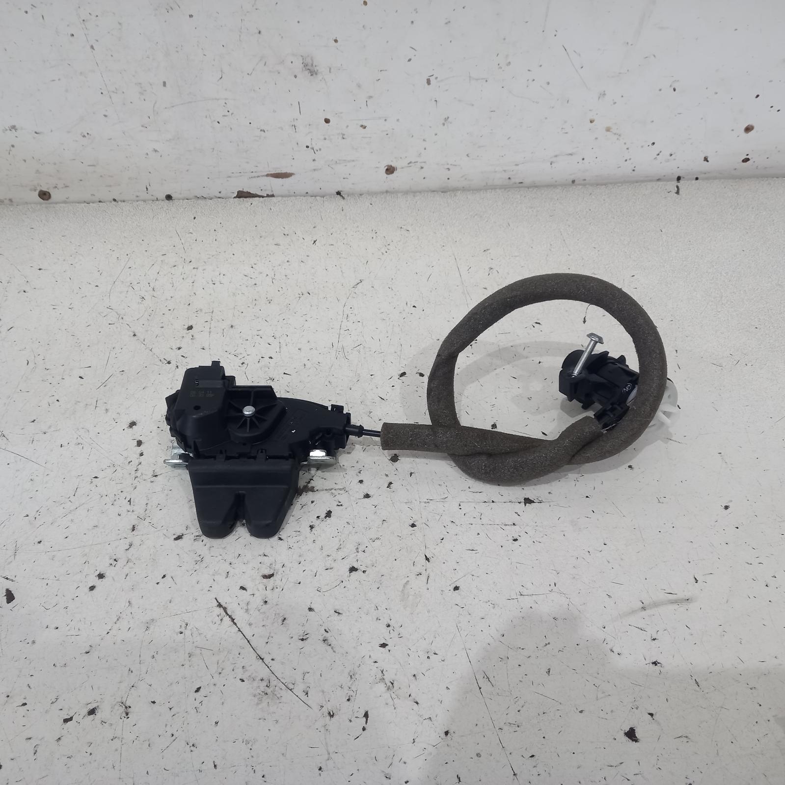 2011 Mercedes C Class Door/Boot/Gate Lock View Auto part Door/Boot/Gate Lock Mercedes C Class 2011