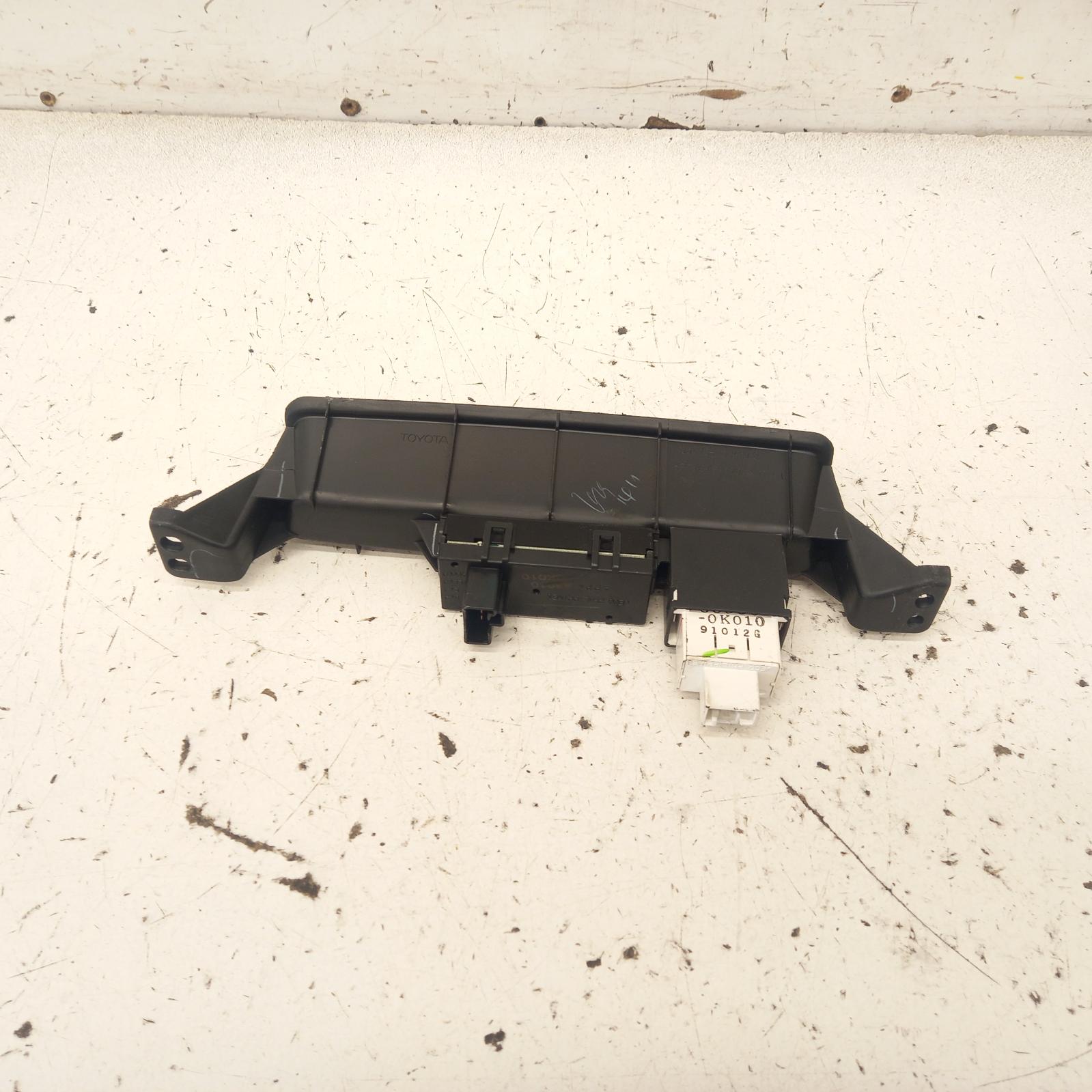 View Auto part Clock Toyota Hilux 2009