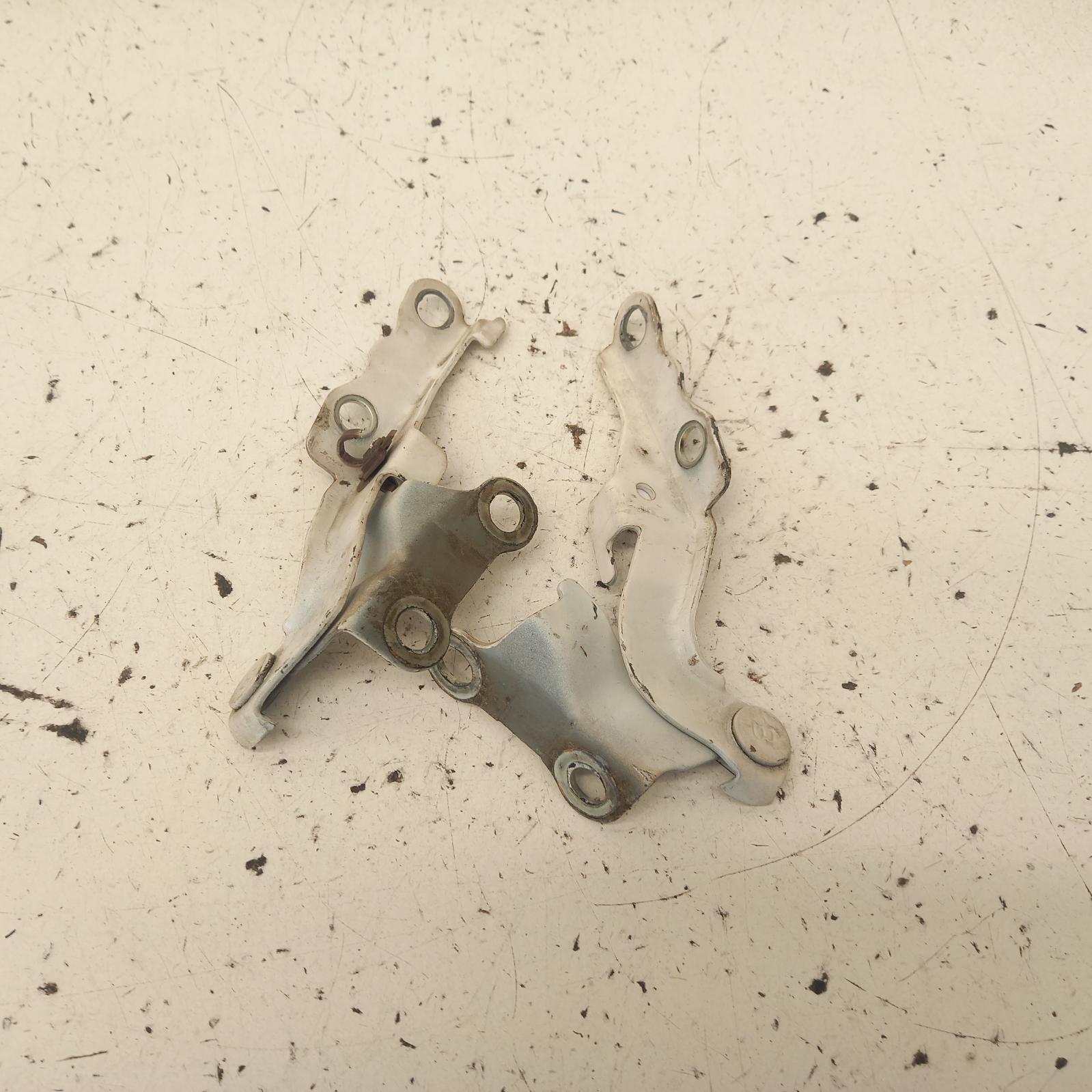 View Auto part Bonnet Hinge/Strut Toyota Hilux 2009