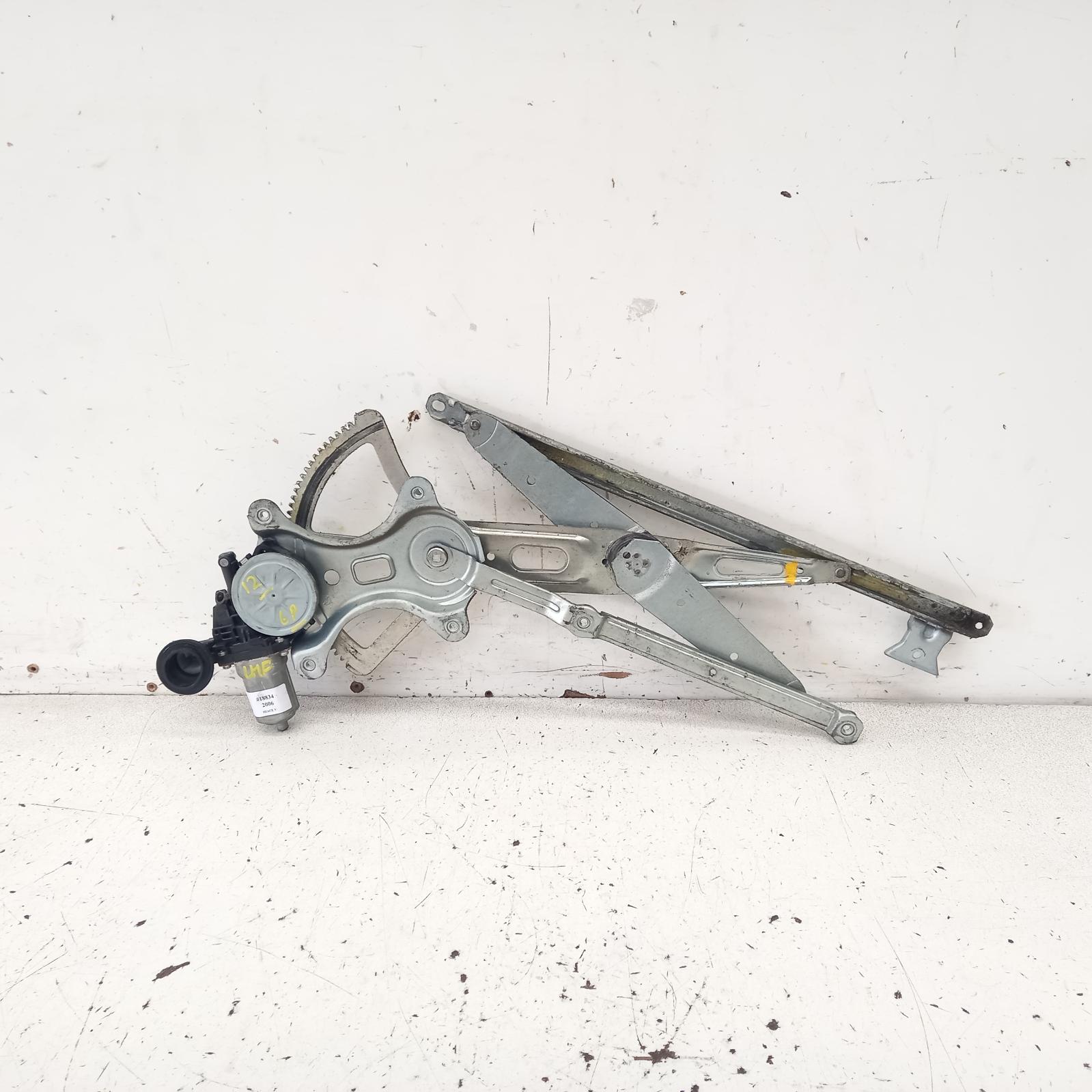 2006 Toyota Hiace Left Front Window Reg/Motor View Auto part Left Front Window Reg/Motor Toyota Hiace 2006