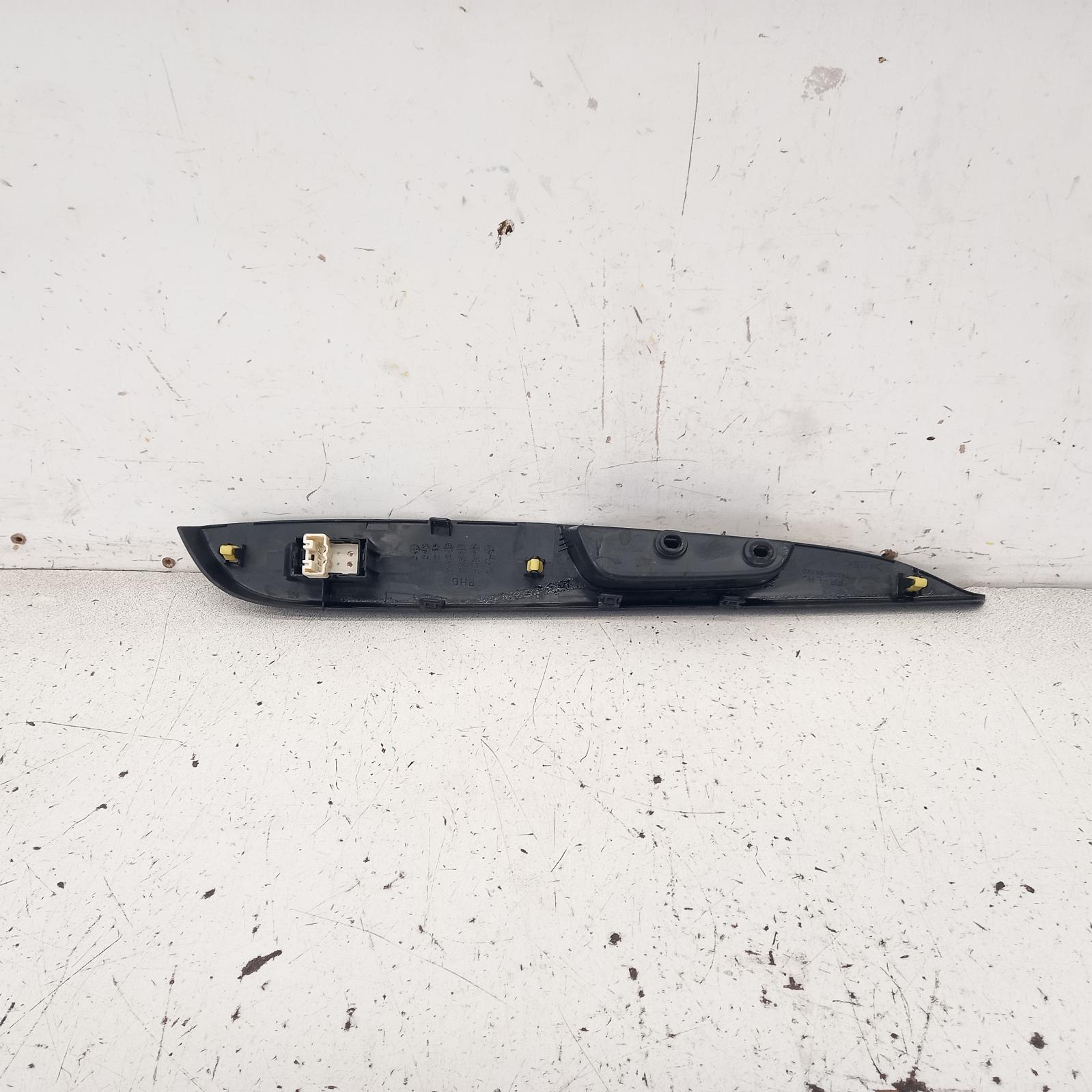 2006 Toyota Hiace Pwr Dr Wind Switch View Auto part Pwr Dr Wind Switch Toyota Hiace 2006