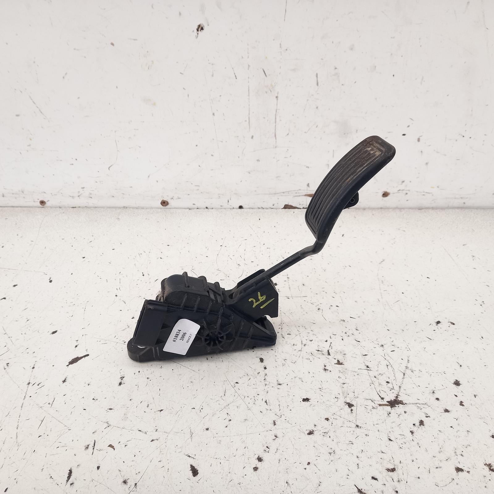 2006 Toyota Hiace Pedal Assembly View Auto part Pedal Assembly Toyota Hiace 2006