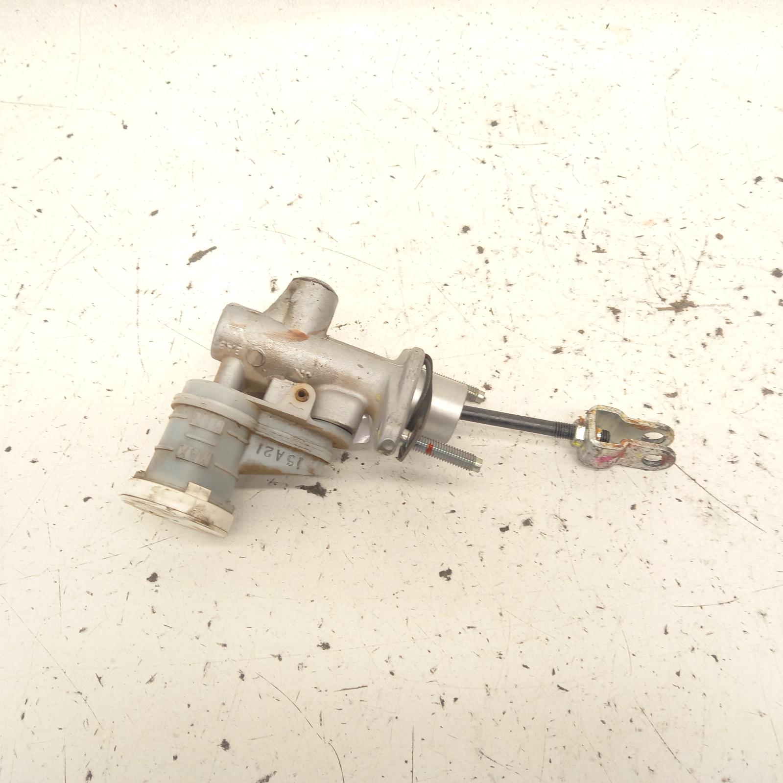 View Auto part Clutch Master Cylind Mitsubishi Triton 2015