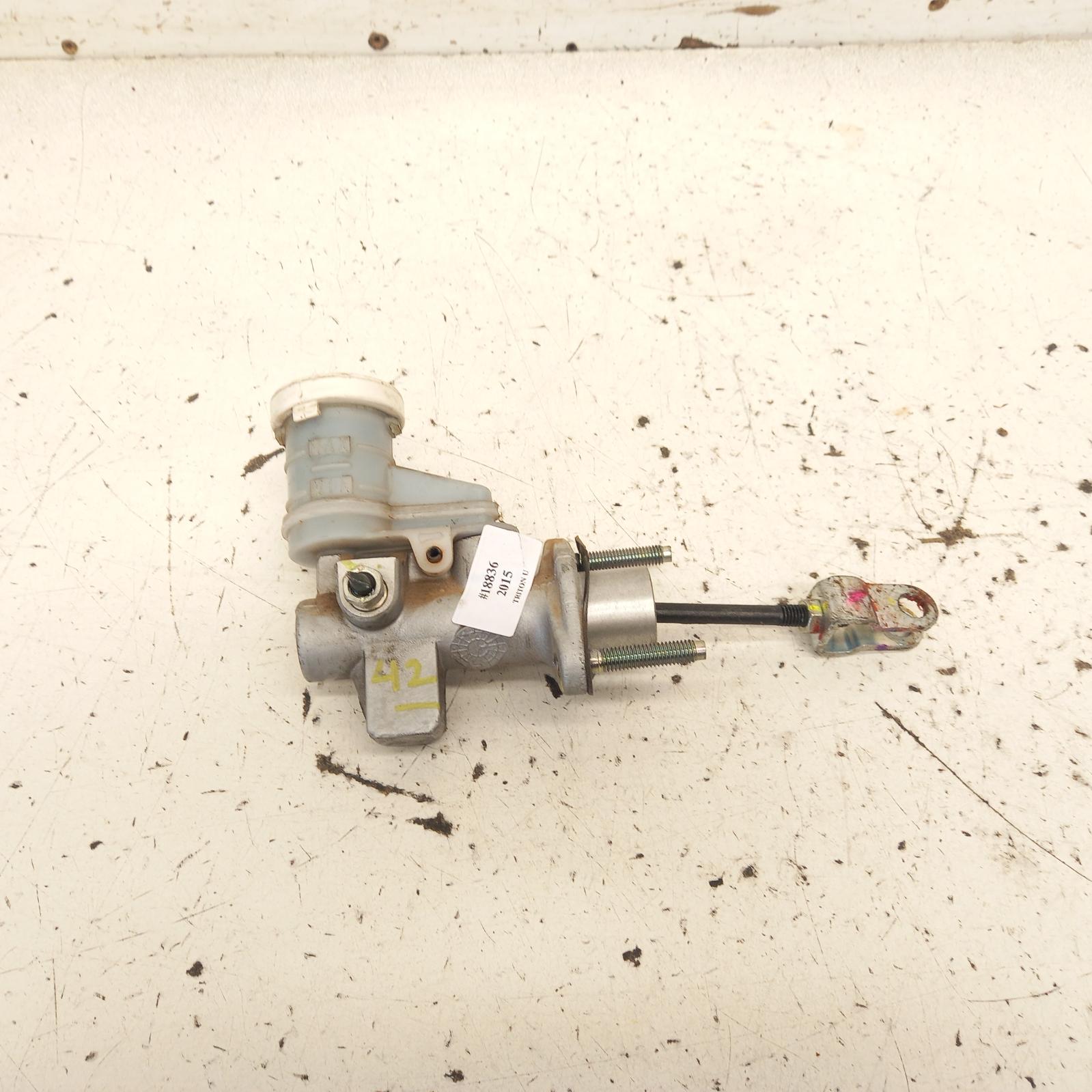 View Auto part Clutch Master Cylind Mitsubishi Triton 2015
