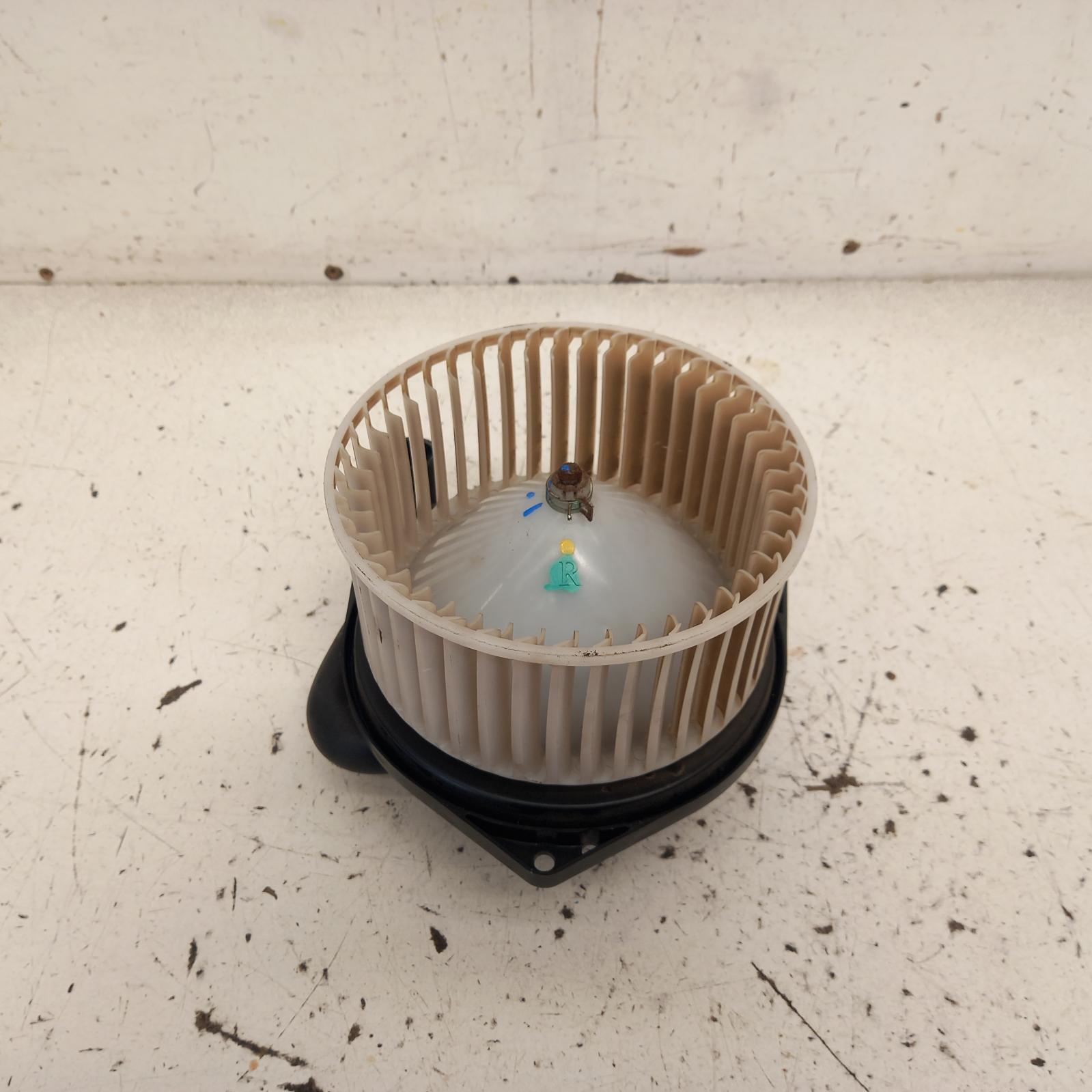View Auto part Heater Fan Motor Mitsubishi Triton 2015