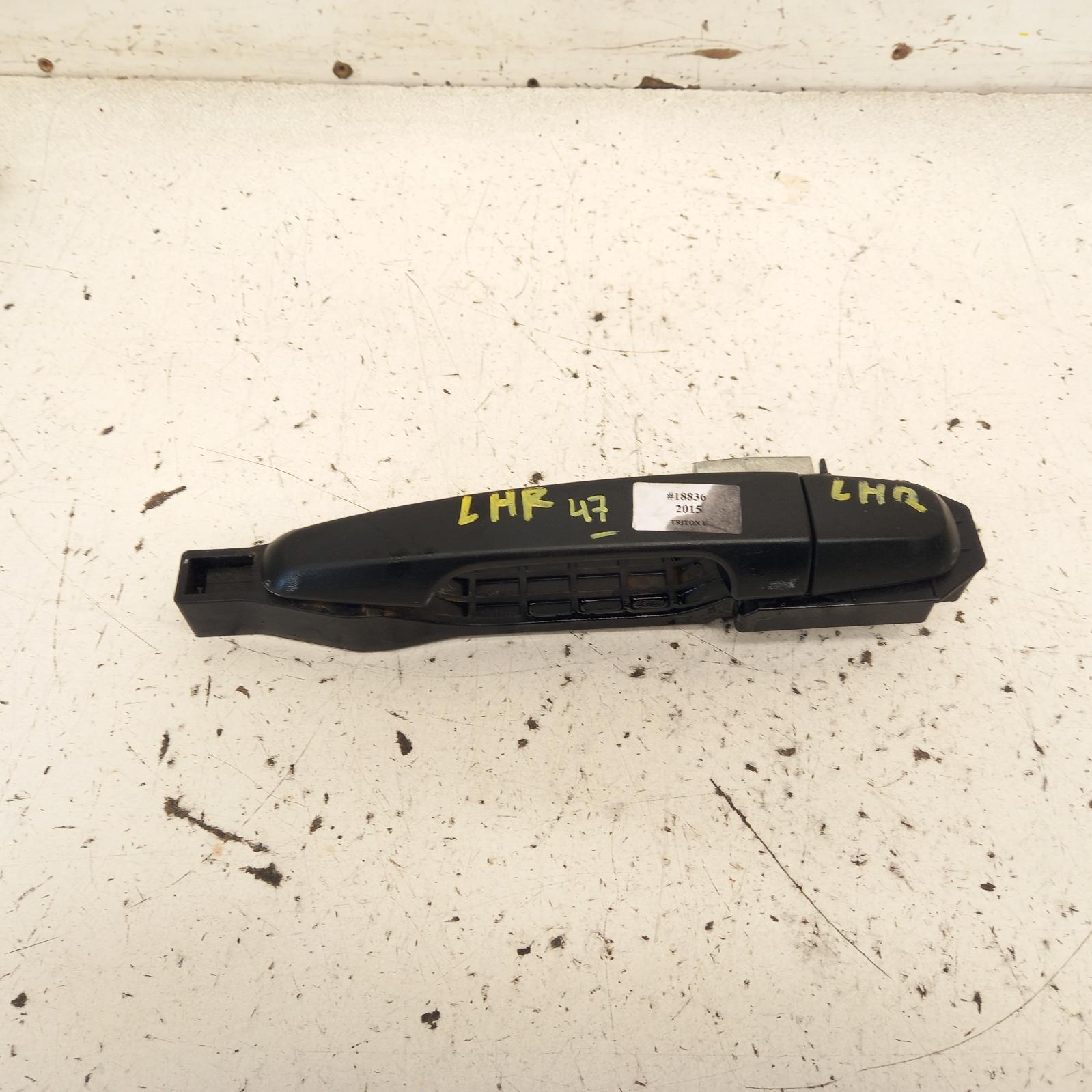 View Auto part Door Handle Mitsubishi Triton 2015