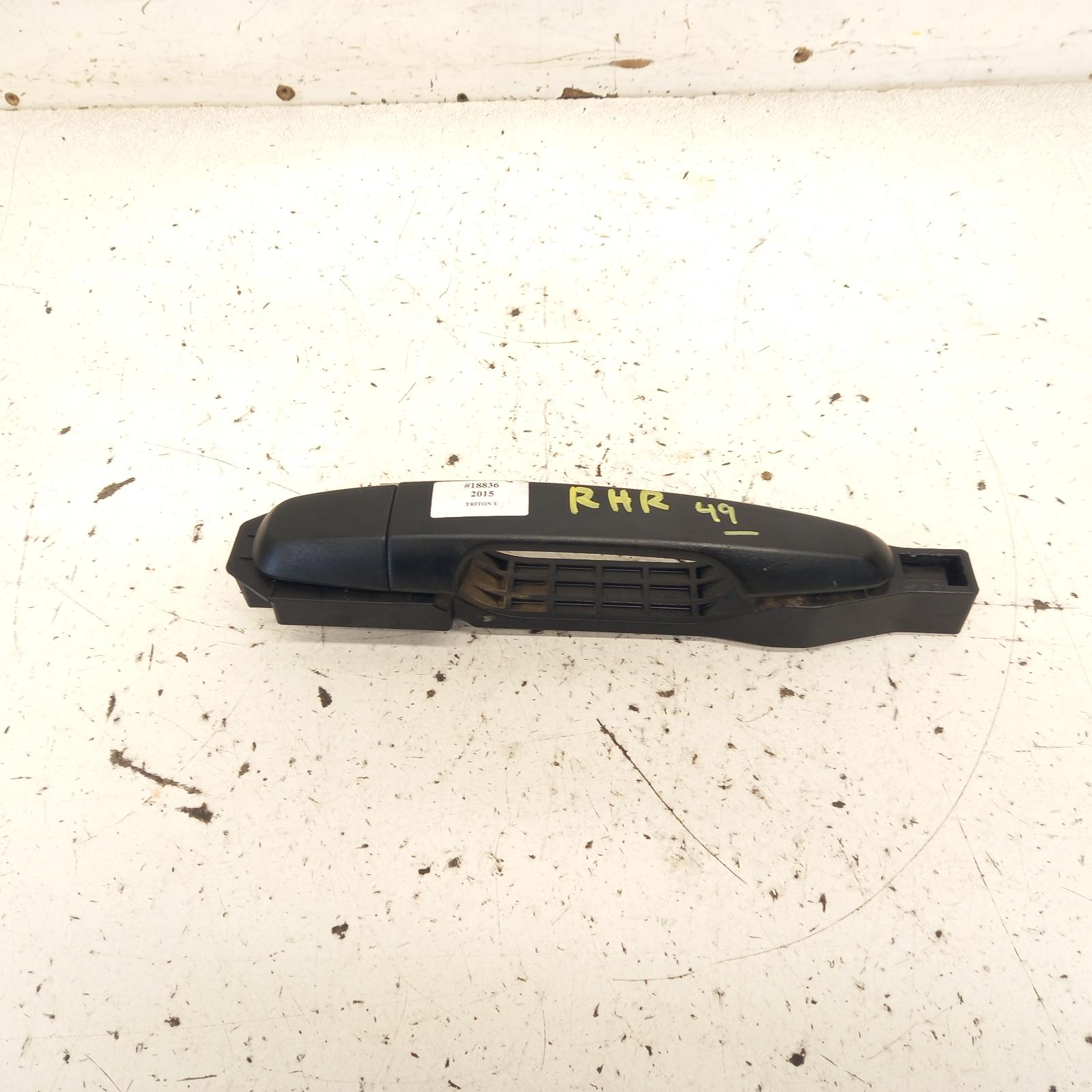 View Auto part Door Handle Mitsubishi Triton 2015