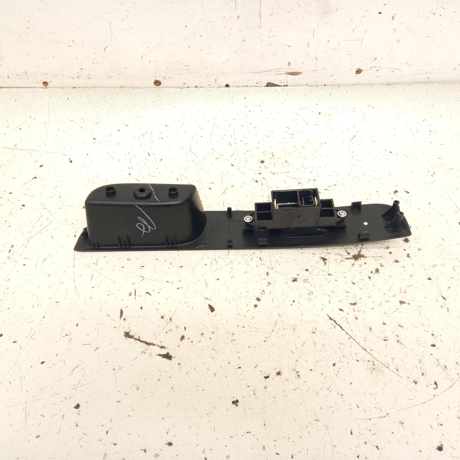 View Auto part Pwr Dr Wind Switch Mitsubishi Triton 2015