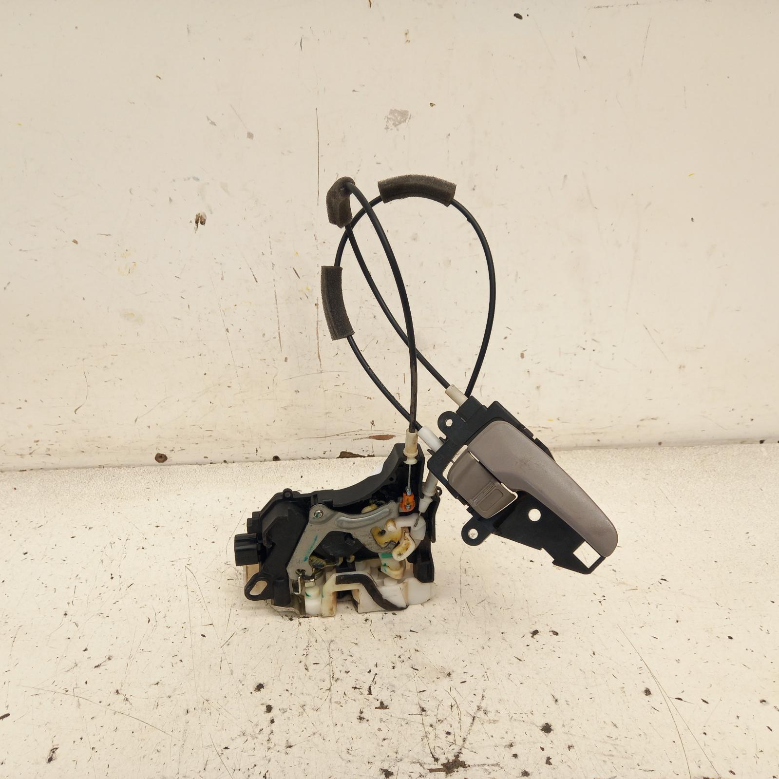 View Auto part Door/Boot/Gate Lock Mitsubishi Triton 2015