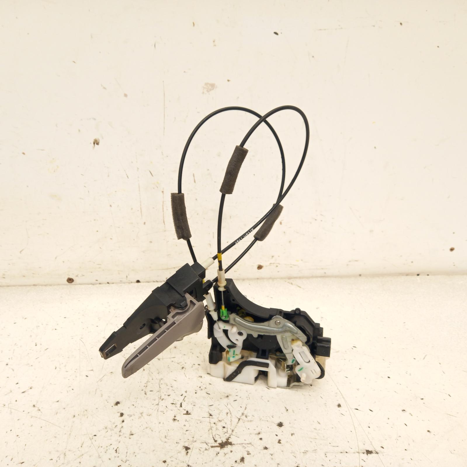 View Auto part Door/Boot/Gate Lock Mitsubishi Triton 2015