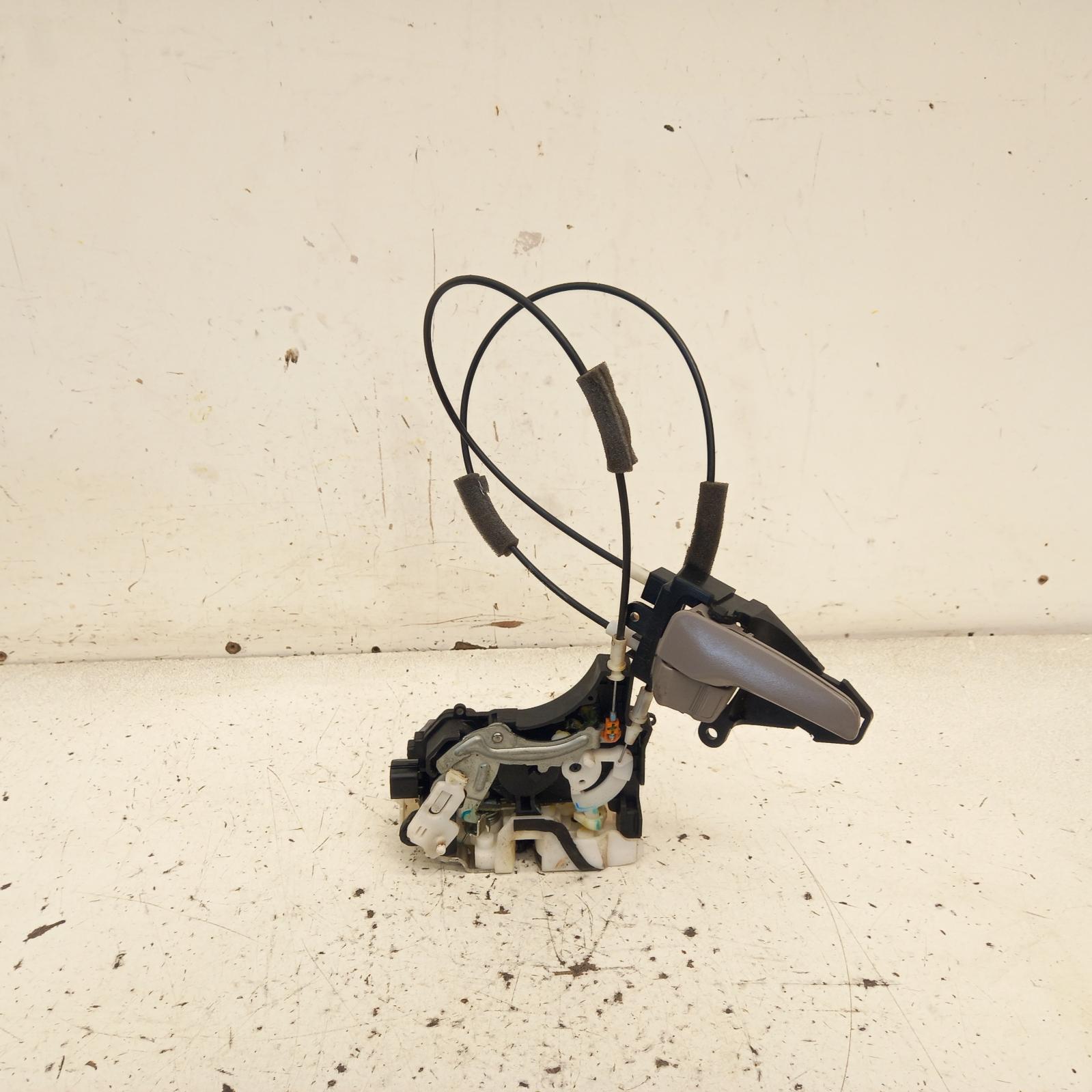 View Auto part Door/Boot/Gate Lock Mitsubishi Triton 2015
