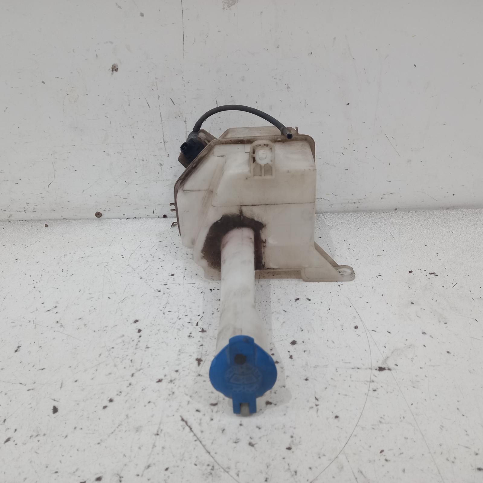 View Auto part Washer Bottle Hyundai Elantra 2005