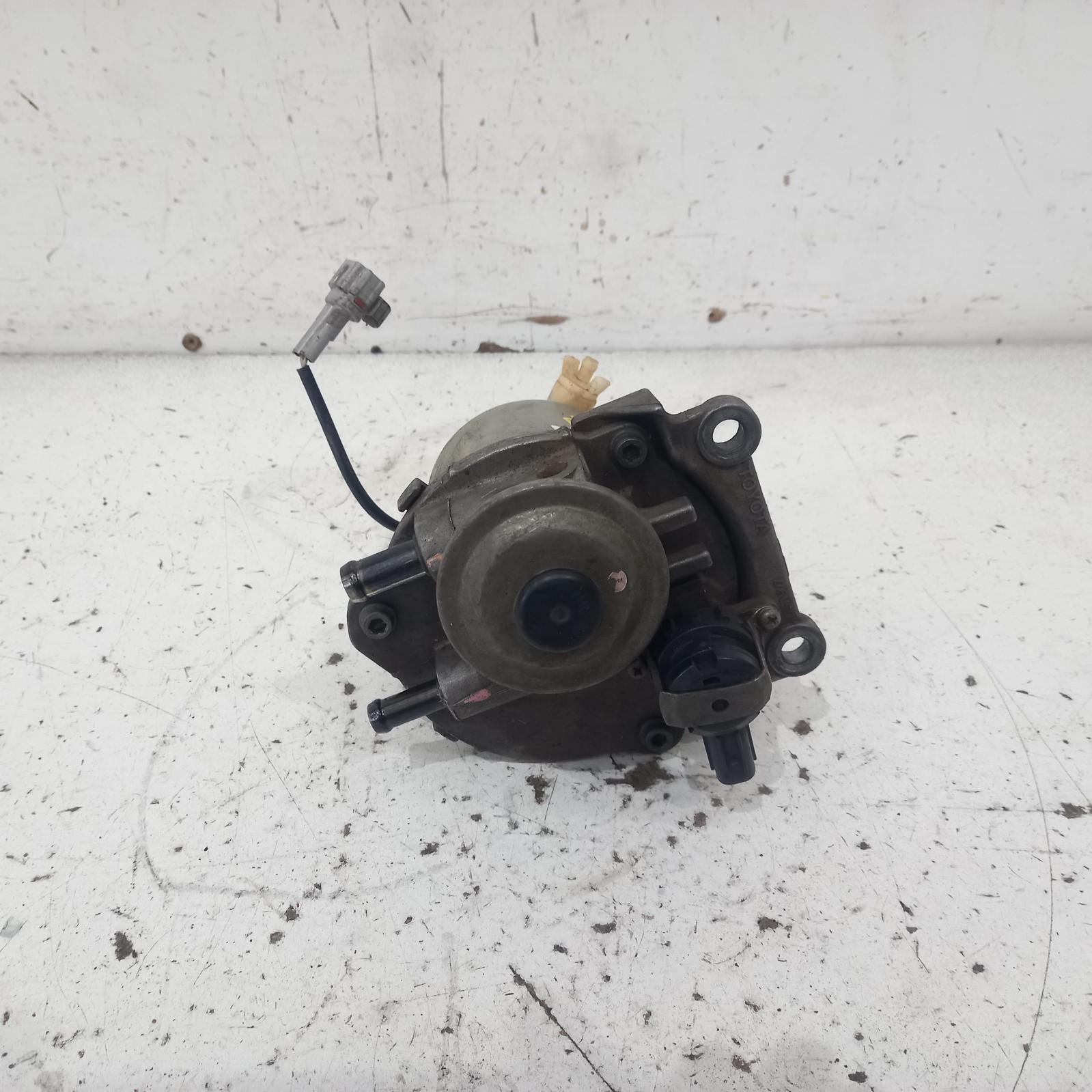 View Auto part Fuel Filter Housing Toyota Landcruiser 2009