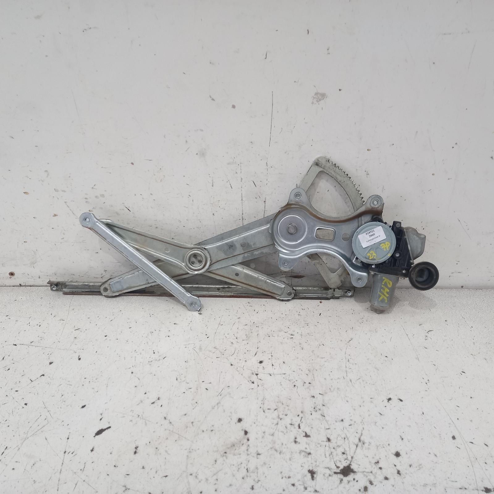 View Auto part Right Front Window Reg/Motor Toyota Landcruiser 2009