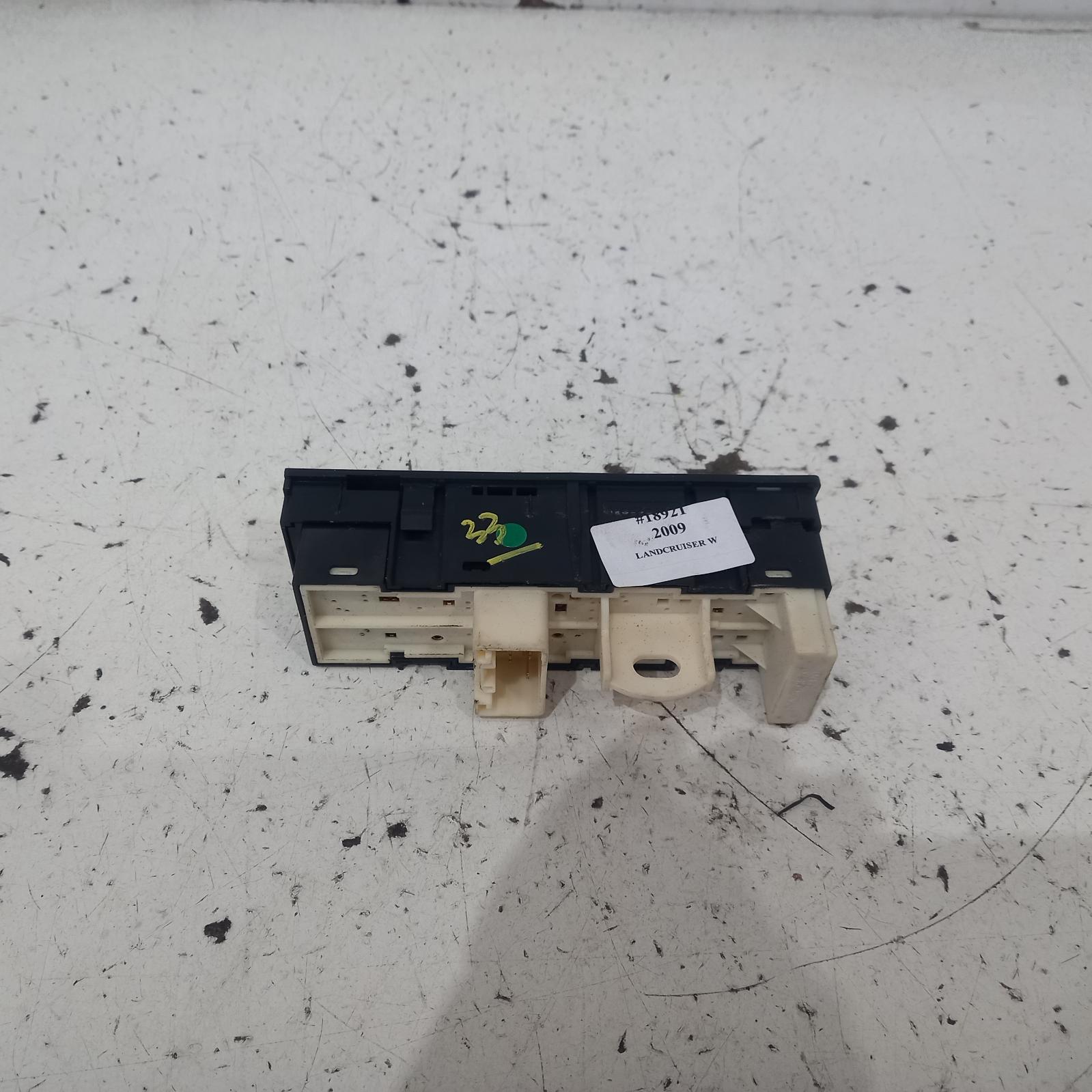 View Auto part Misc Switch/Relay Toyota Landcruiser 2009