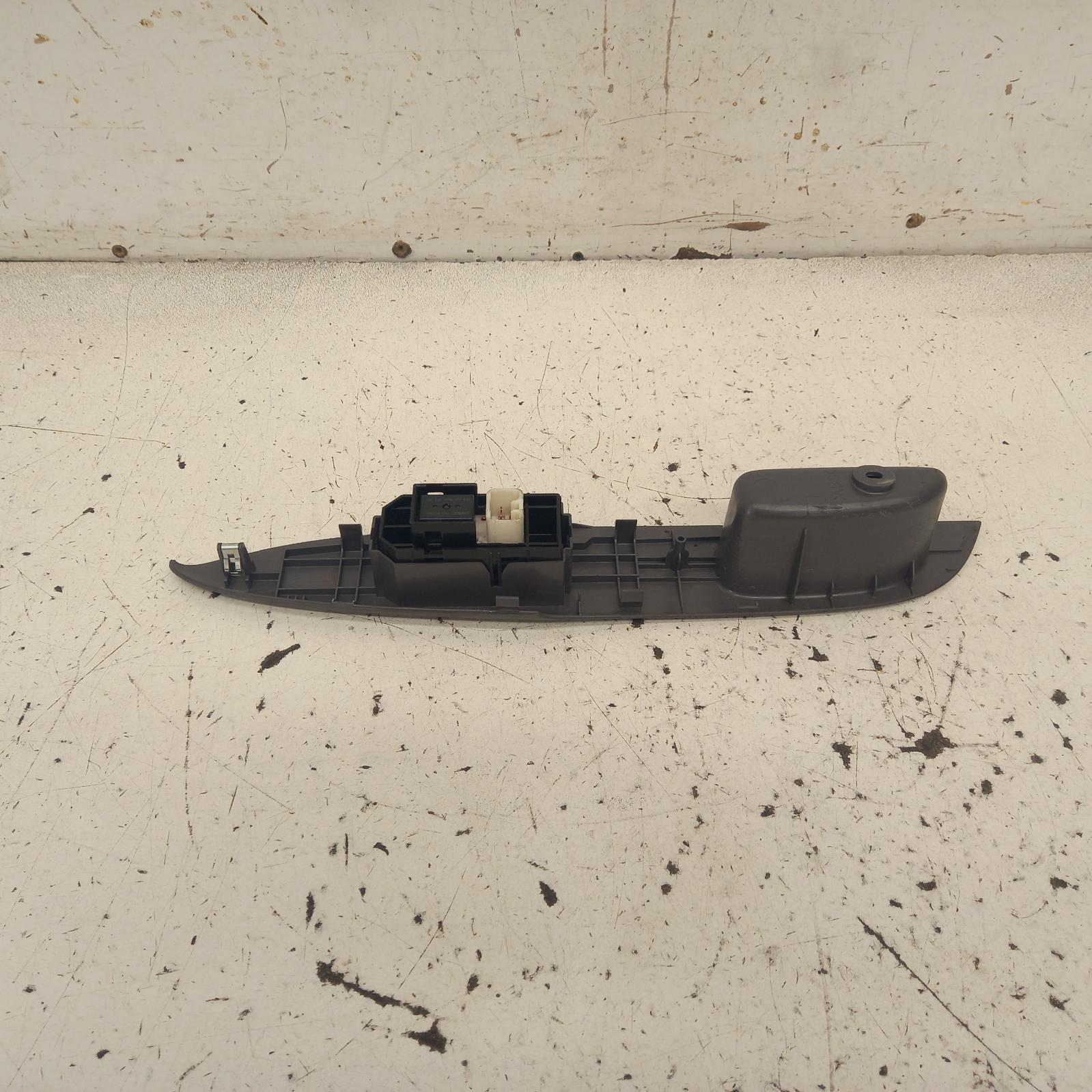 View Auto part Pwr Dr Wind Switch Toyota Prius 2002