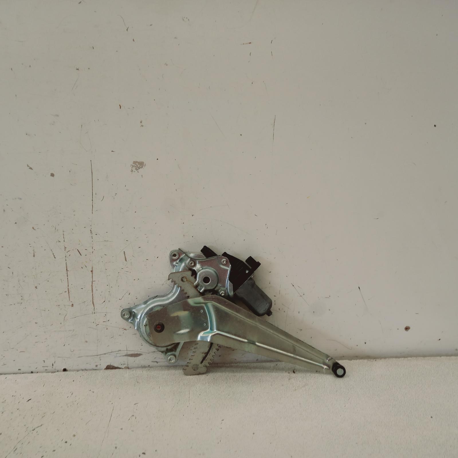 2016 Suzuki Swift Right Rear Wnd Reg/Motor View Auto part Right Rear Wnd Reg/Motor Suzuki Swift 2016