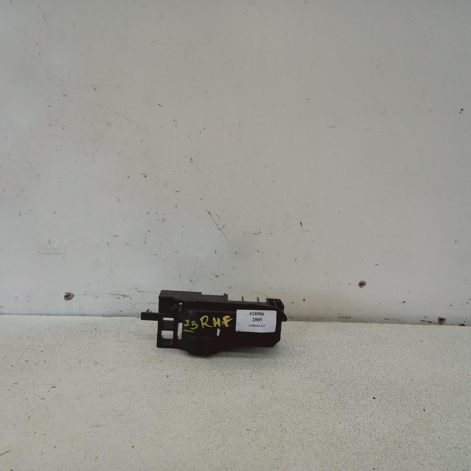 View Auto part Door Handle Toyota Corolla 2005