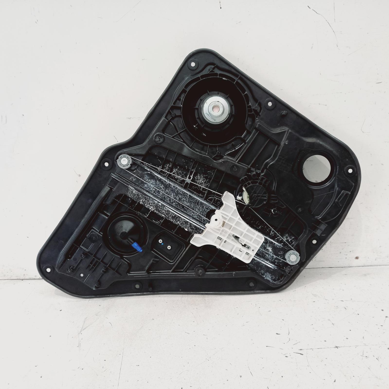 View Auto part Right Rear Wnd Reg/Motor Hyundai Elantra 2017