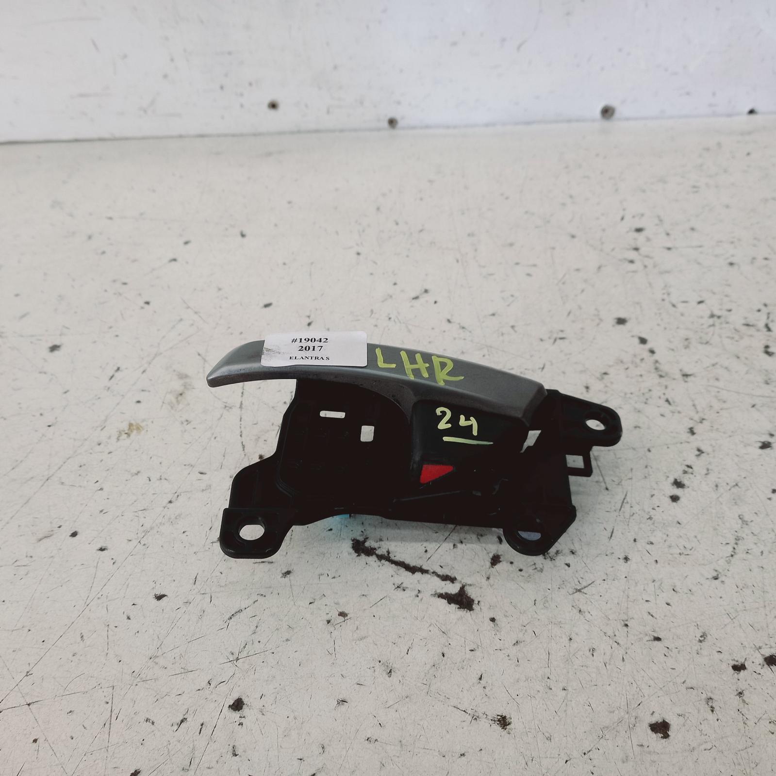 View Auto part Door Handle Hyundai Elantra 2017