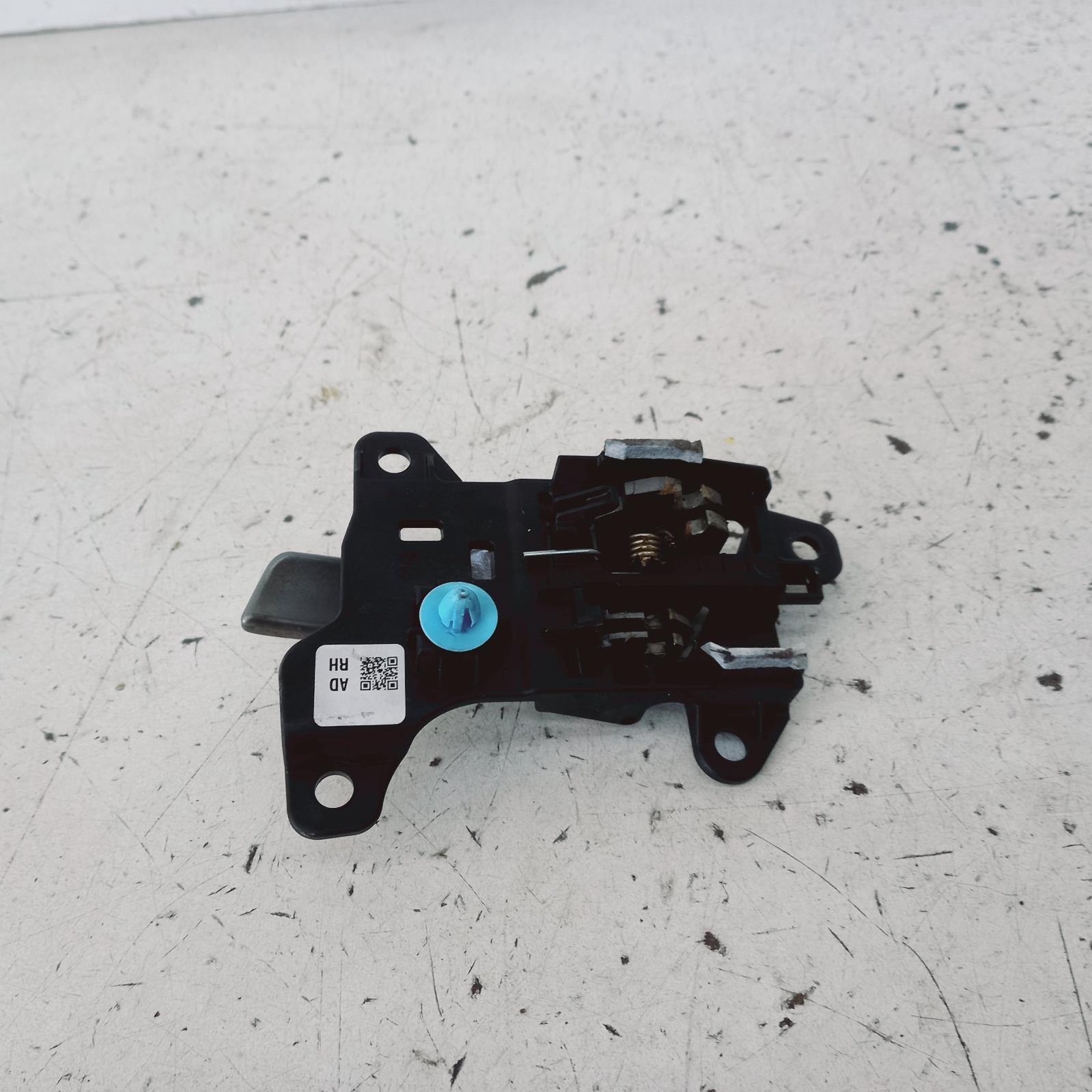 View Auto part Door Handle Hyundai Elantra 2017