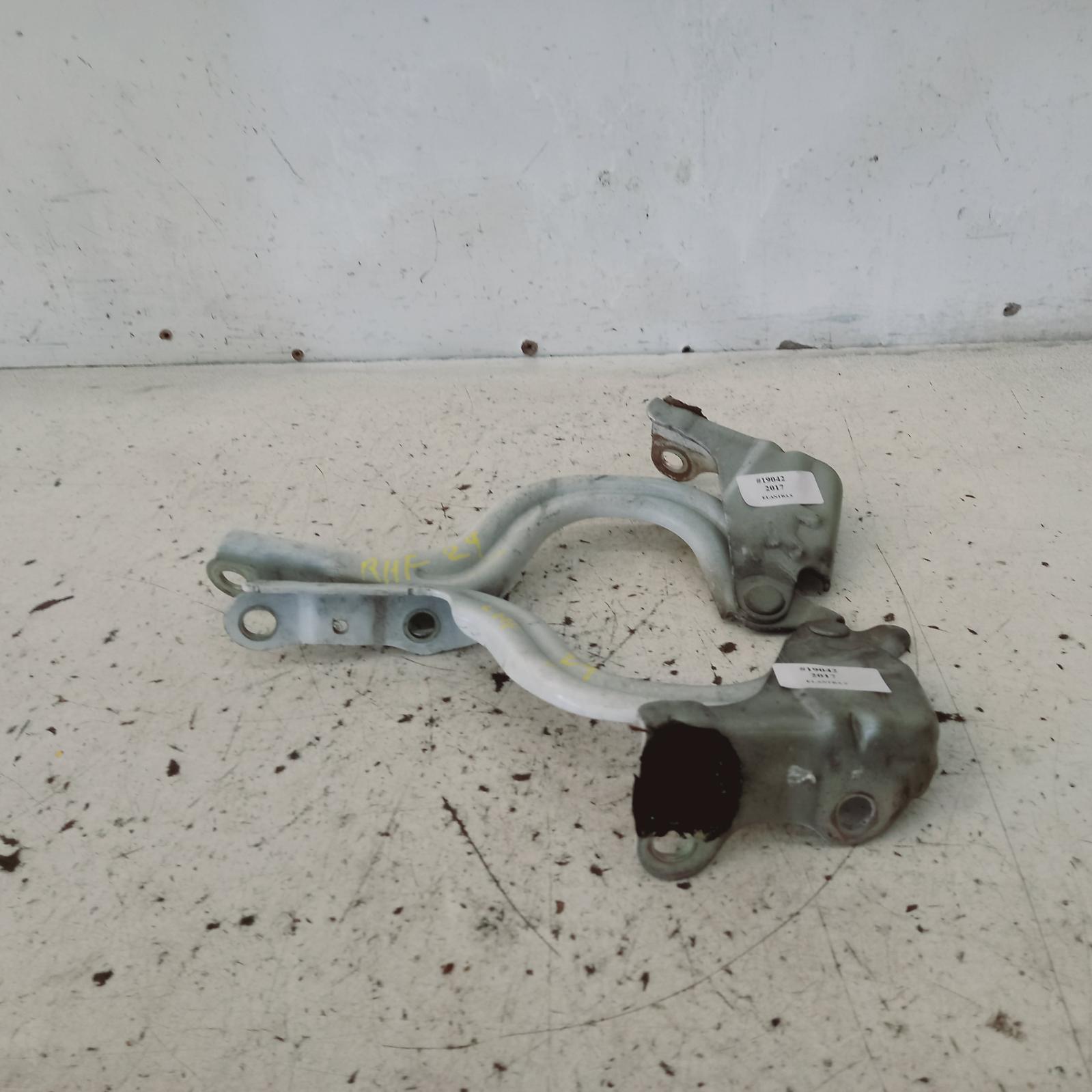 View Auto part Bonnet Hinge/Strut Hyundai Elantra 2017