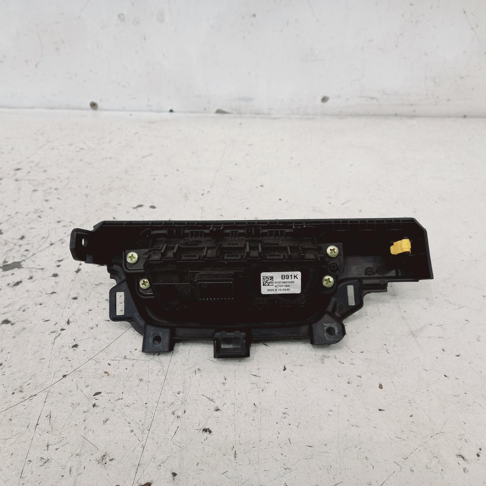 View Auto part Misc Switch/Relay Kia Cerato 2020