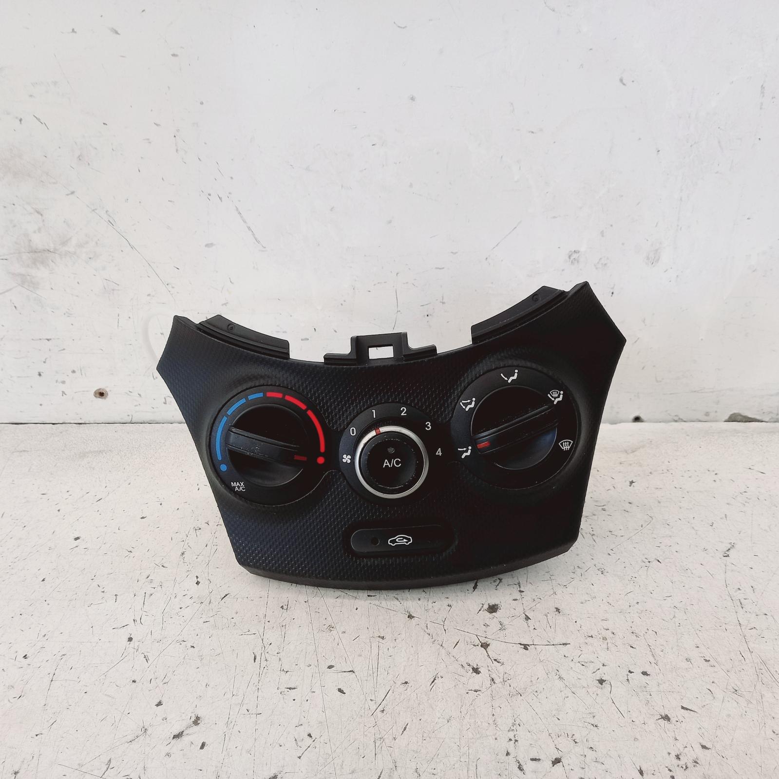 View Auto part Heater/Ac Controls Hyundai Accent 2016