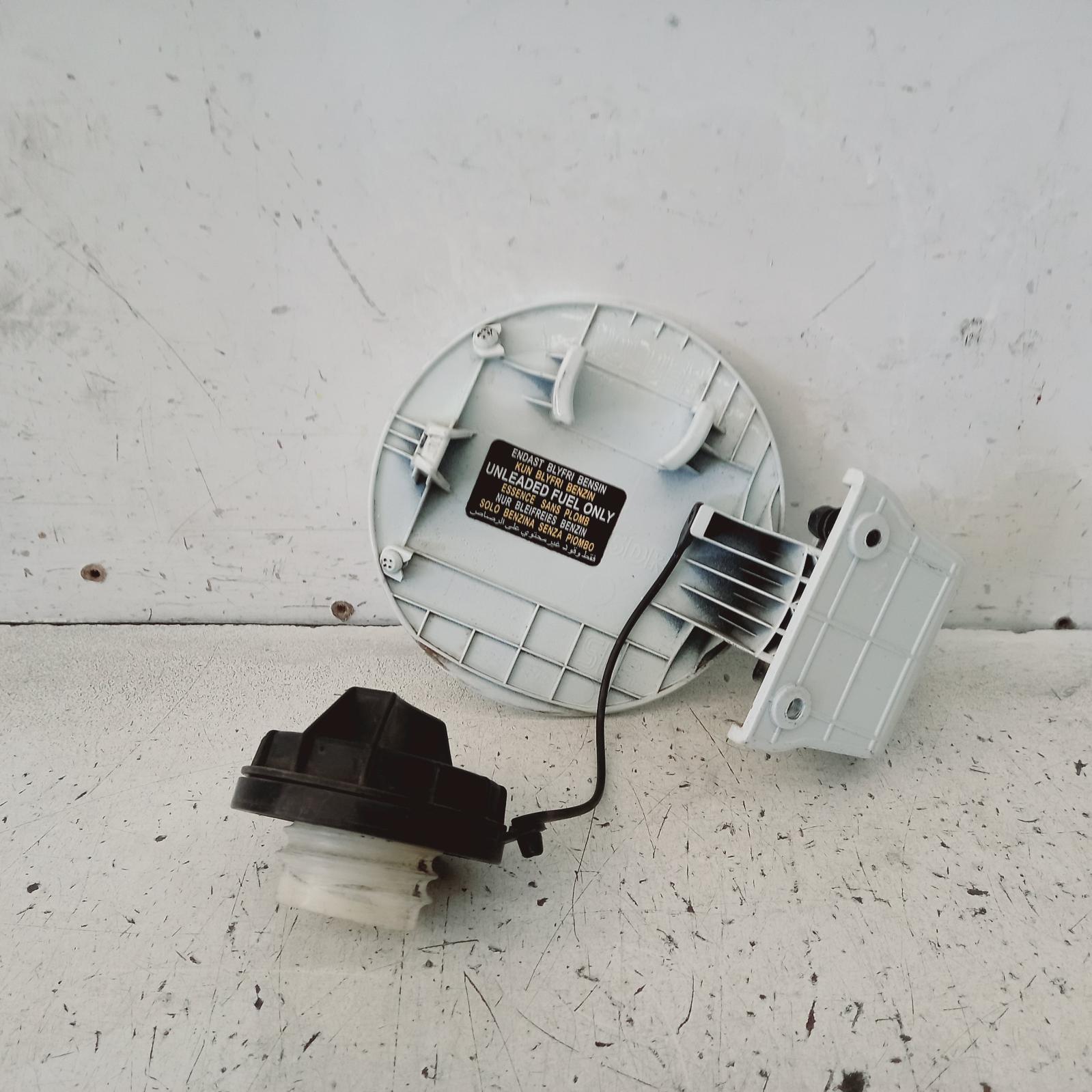 View Auto part Fuel Door / Filler Hyundai Accent 2016