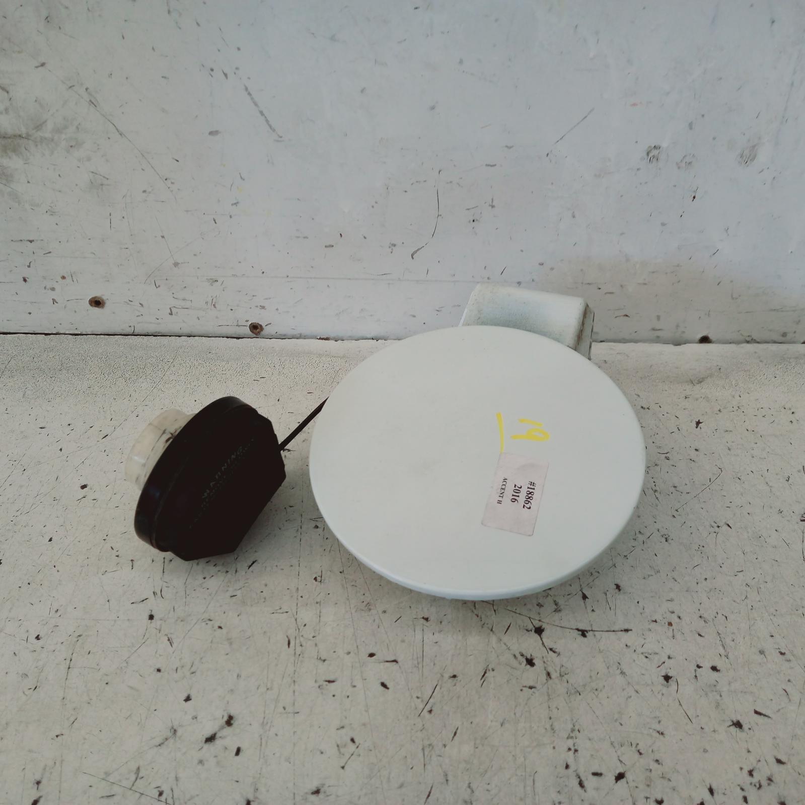 View Auto part Fuel Door / Filler Hyundai Accent 2016