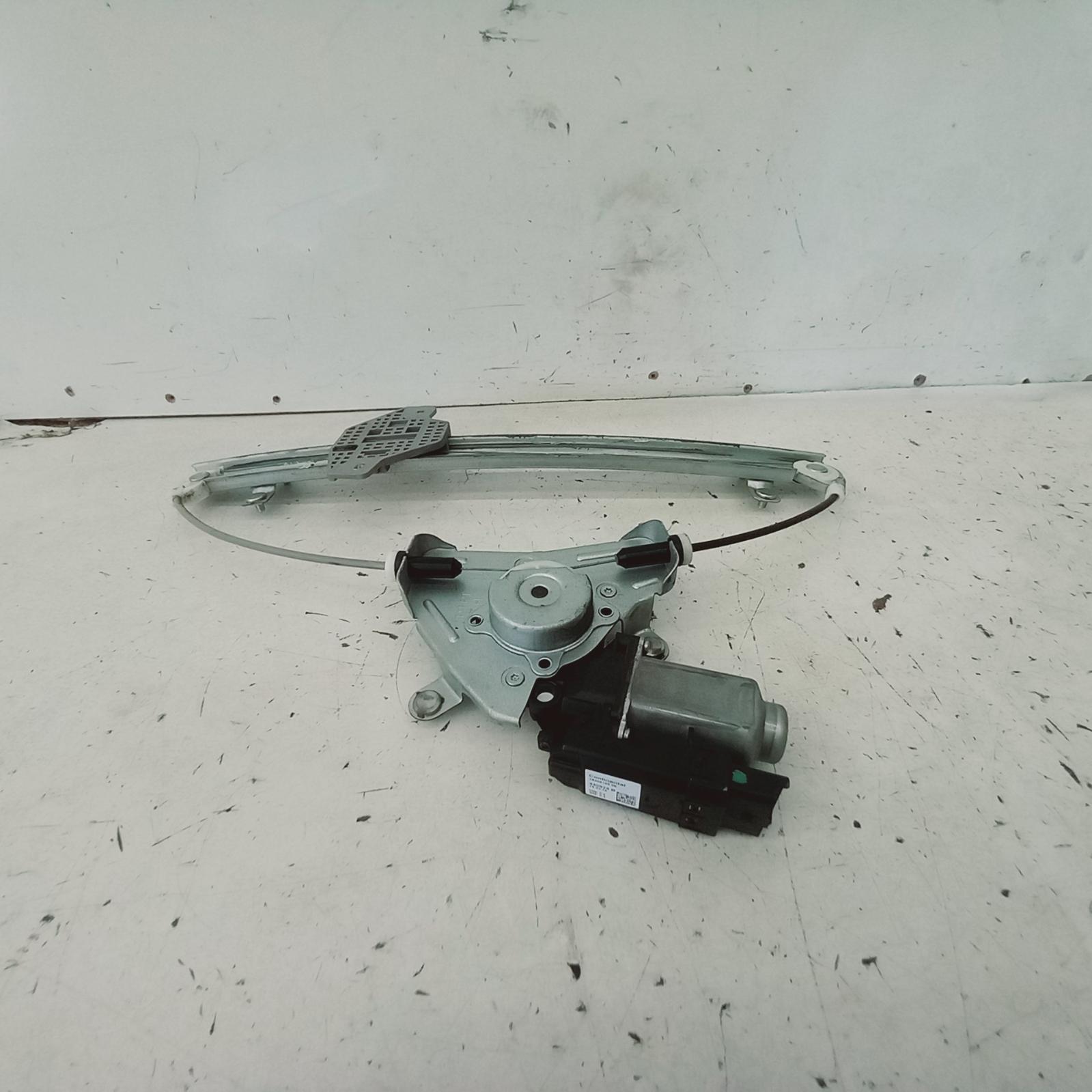 View Auto part Right Front Window Reg/Motor Hyundai Accent 2016